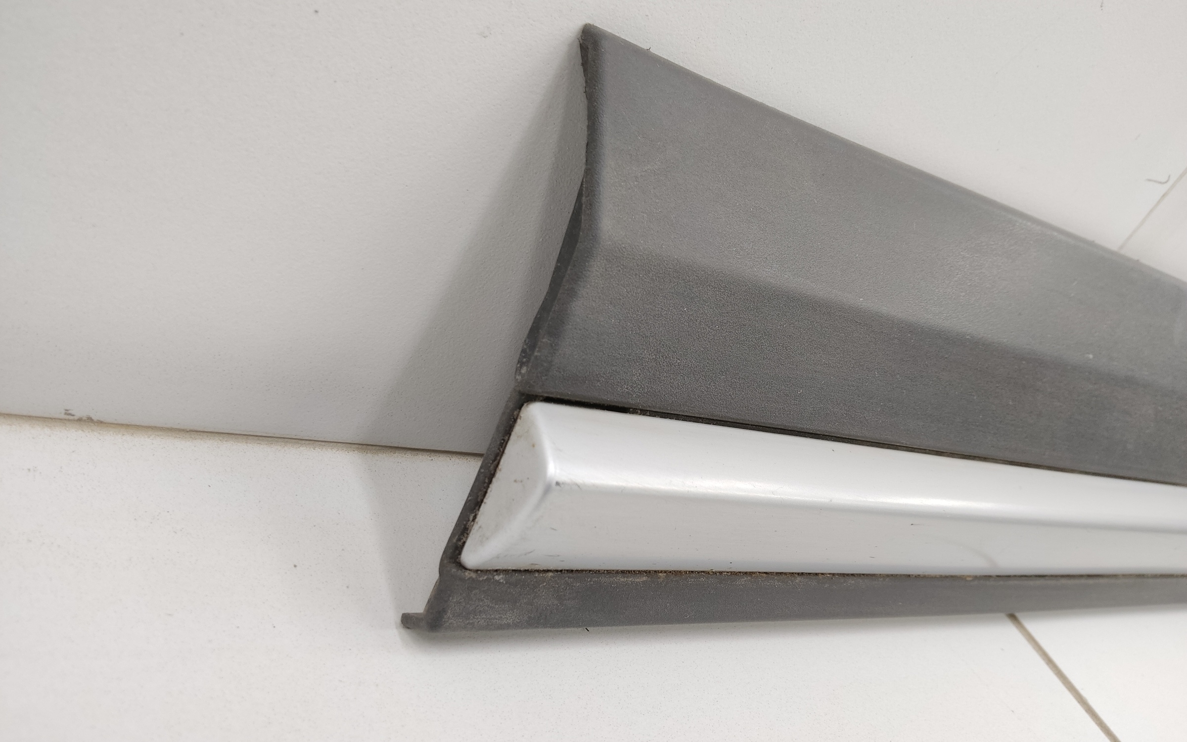 Накладка двери передней правой Geely Atlas