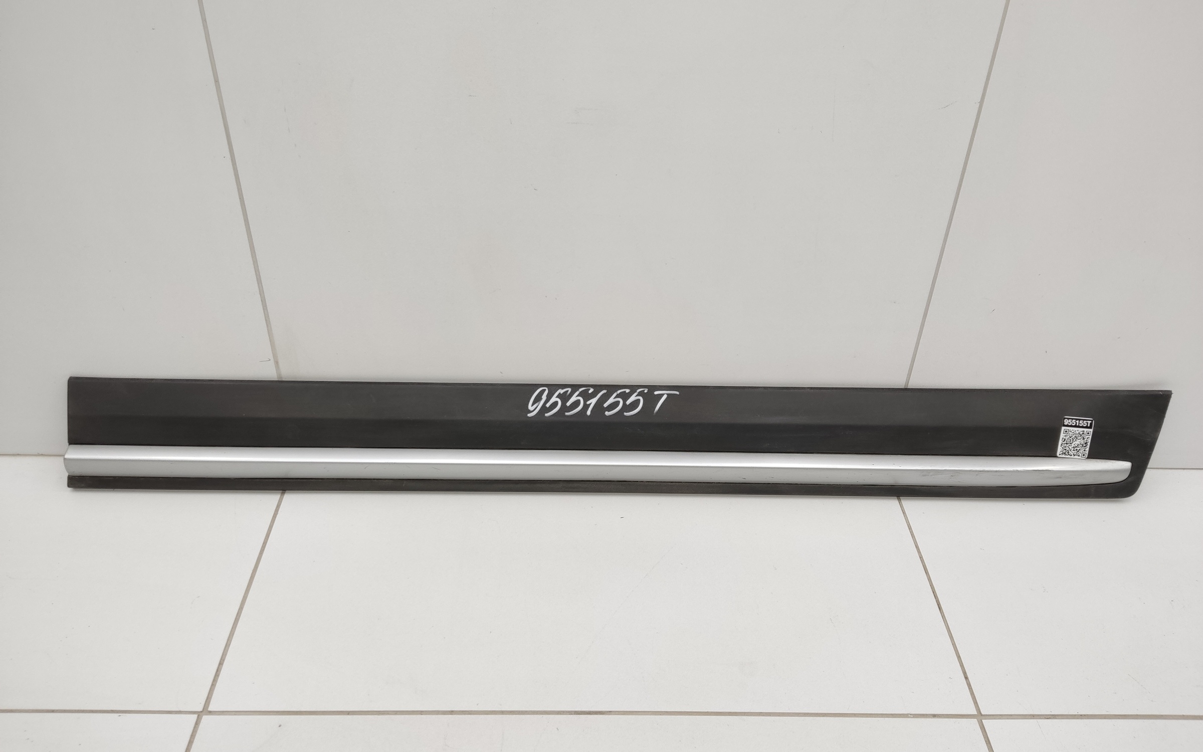 Накладка двери передней правой Geely Atlas