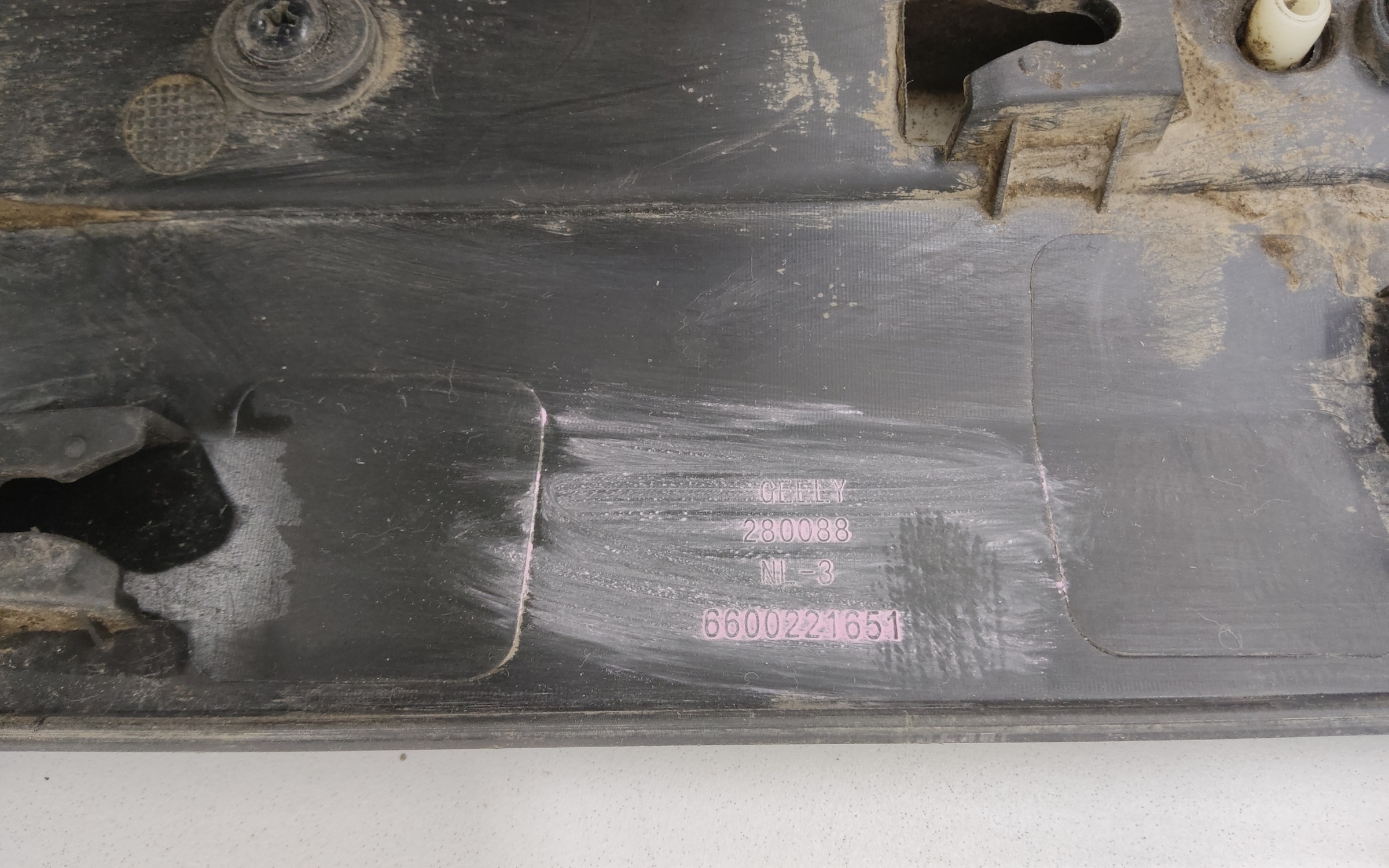 Накладка двери передней правой Geely Atlas