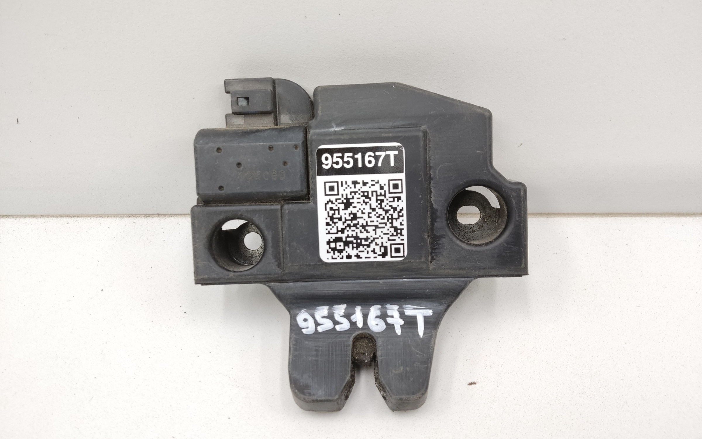 Замок крышки багажника Toyota Camry V70