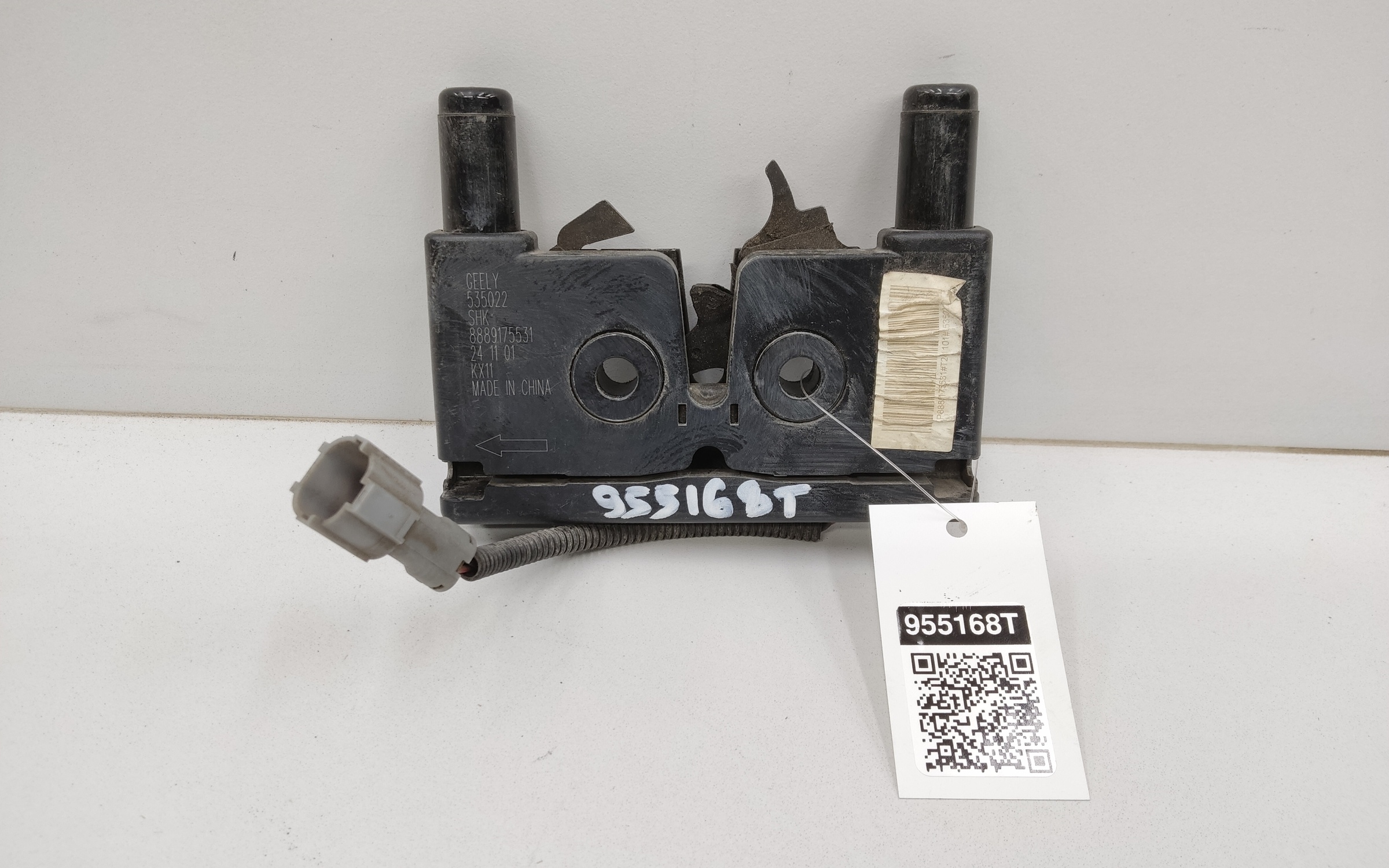 Замок капота Geely Monjaro