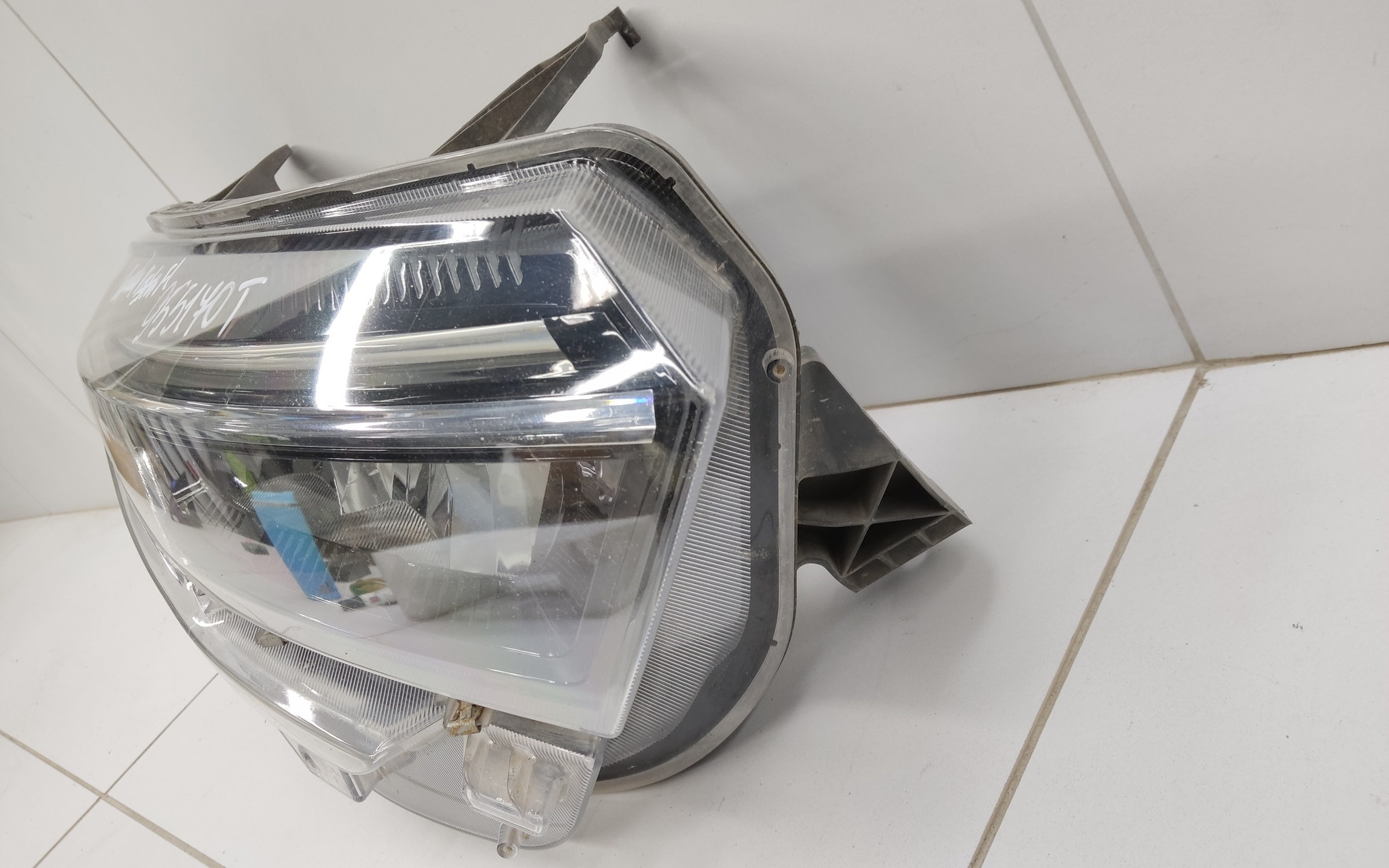 Фара передняя правая Lada Vesta 1 Restail LED