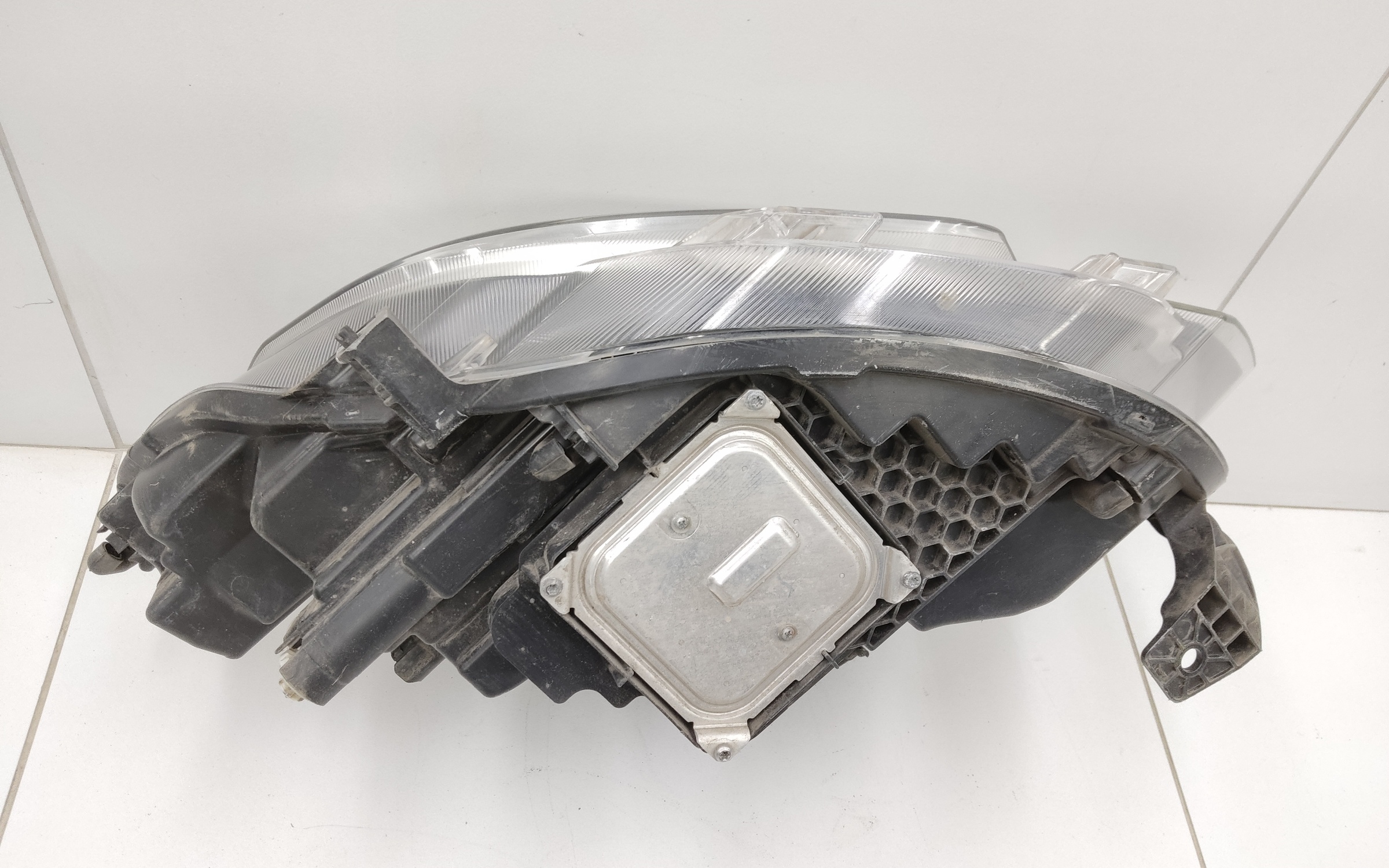 Фара передняя правая Lada Vesta 1 Restail LED