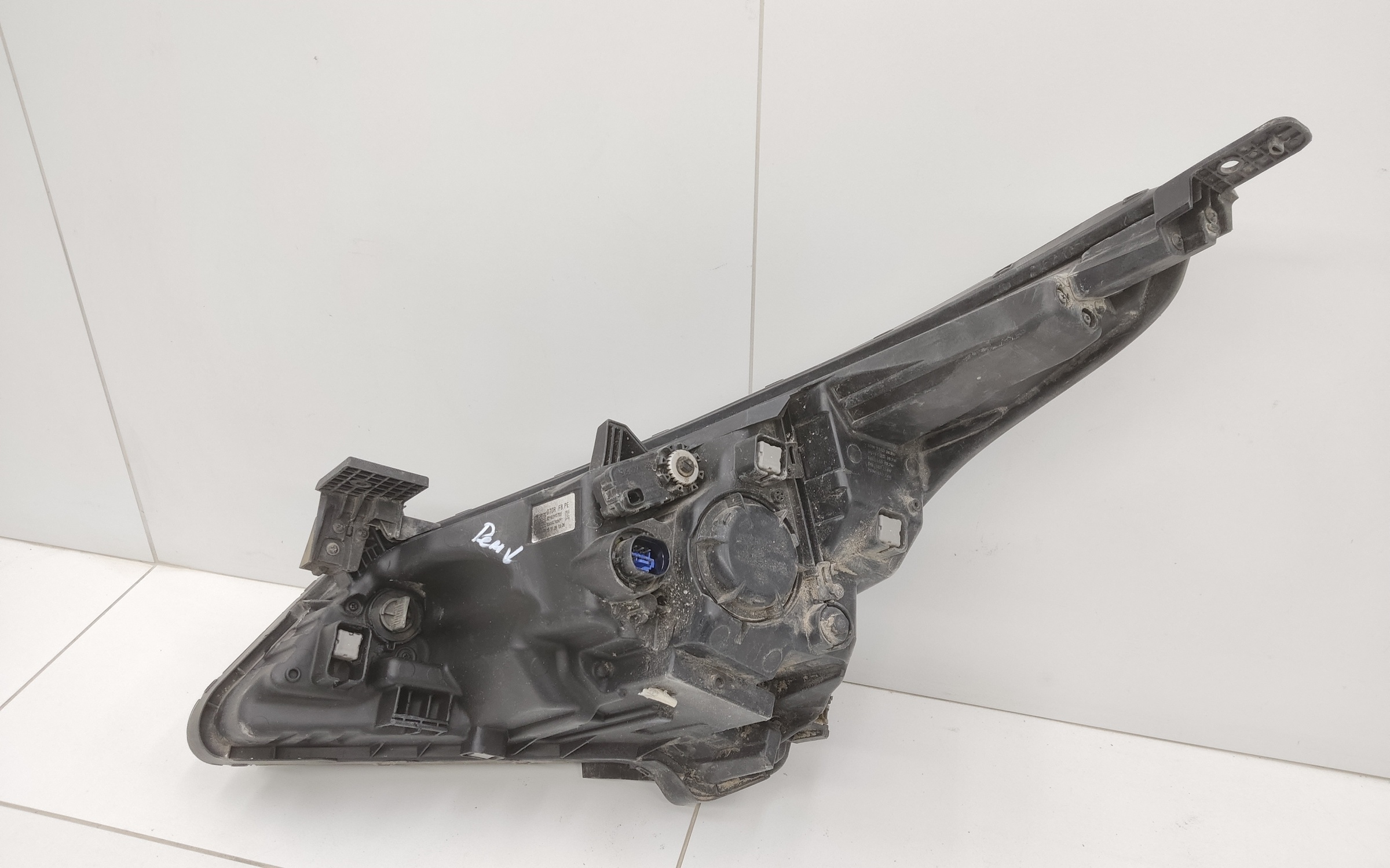 Фара передняя правая Kia Rio 4 Restail LED