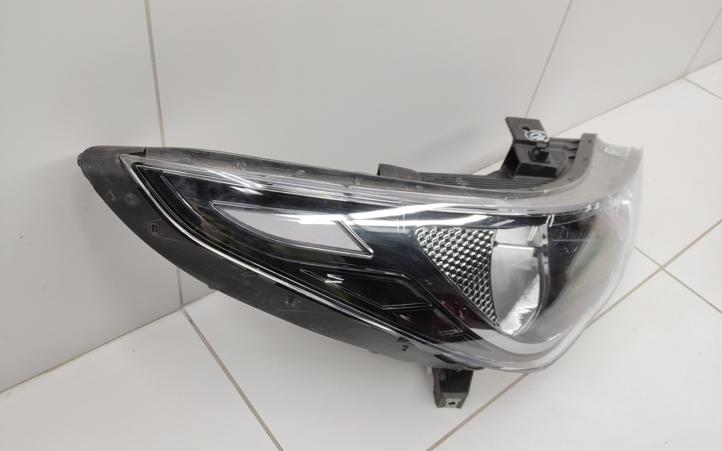 Фара передняя правая Hyundai Solaris 2 Restail галоген
