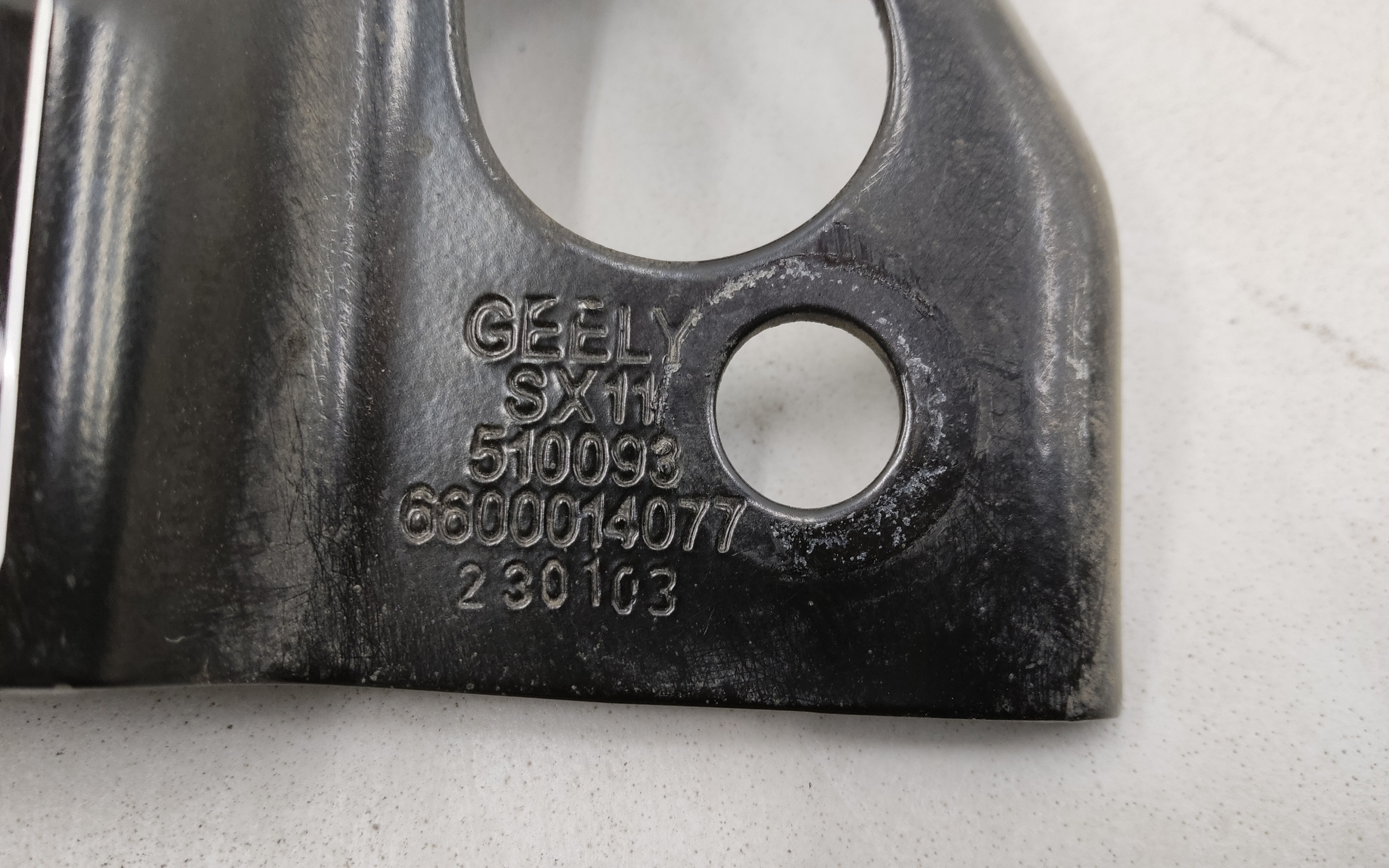 Кронштейн замка капота Geely Coolray