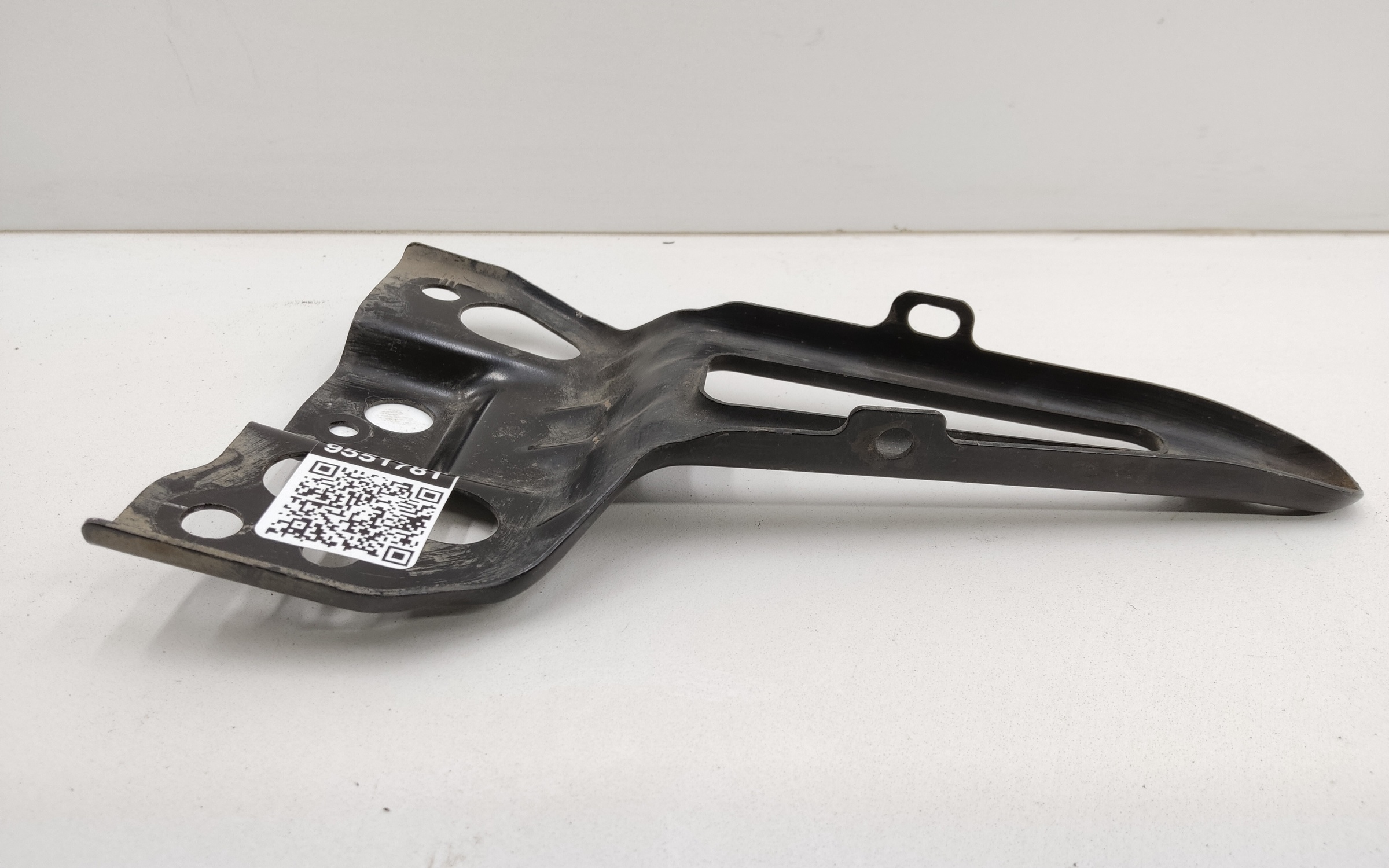 Кронштейн замка капота Geely Coolray