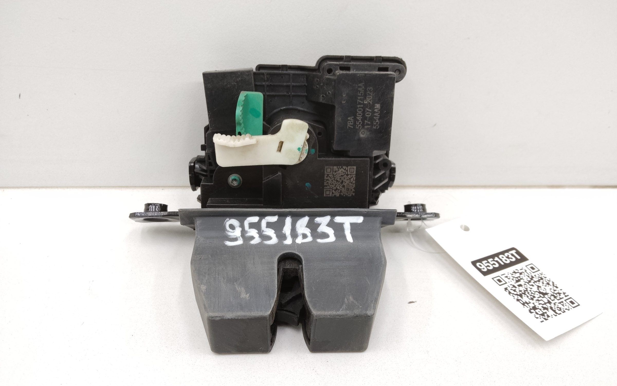 Замок крышки багажника Omoda C5