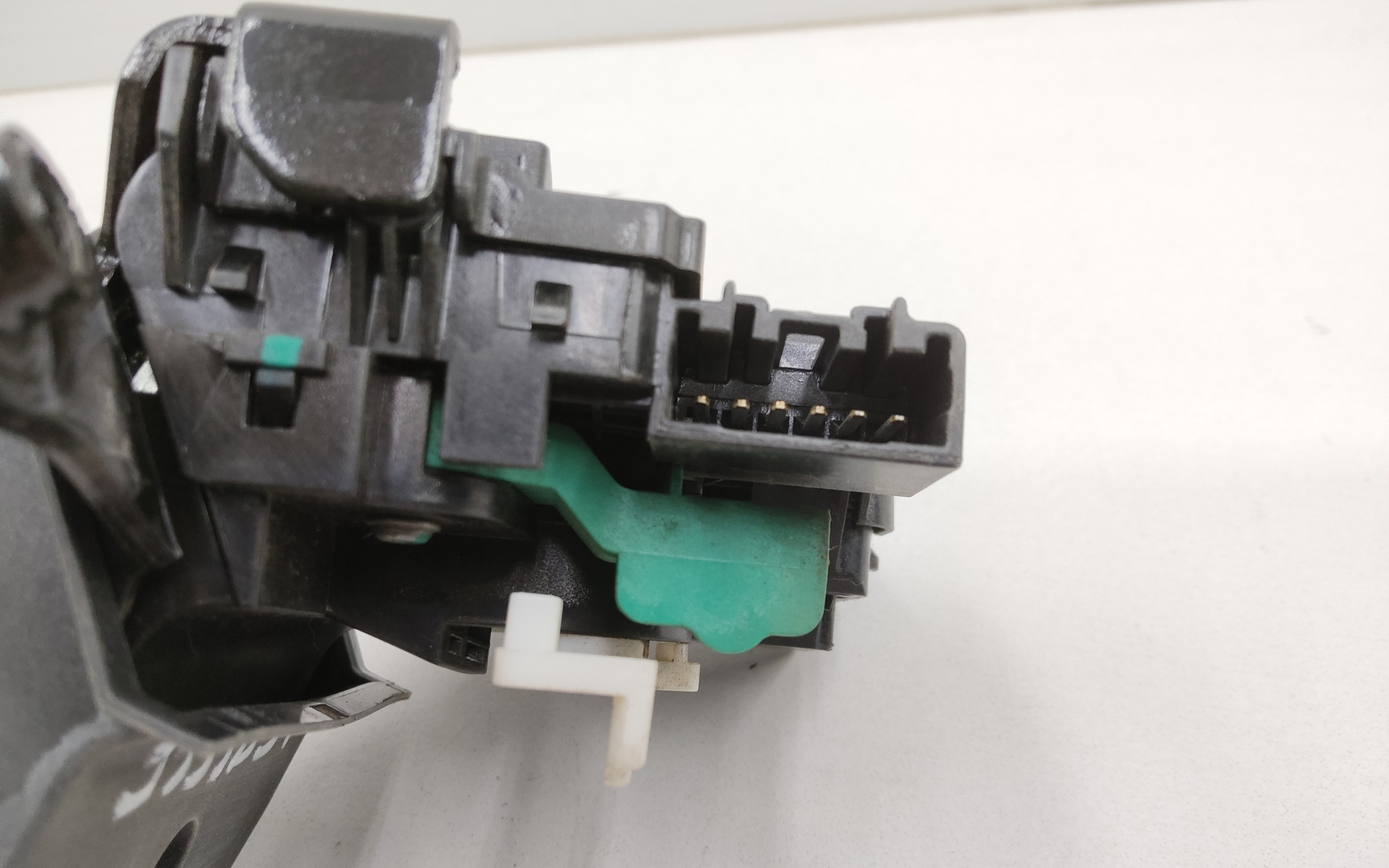 Замок крышки багажника Omoda C5