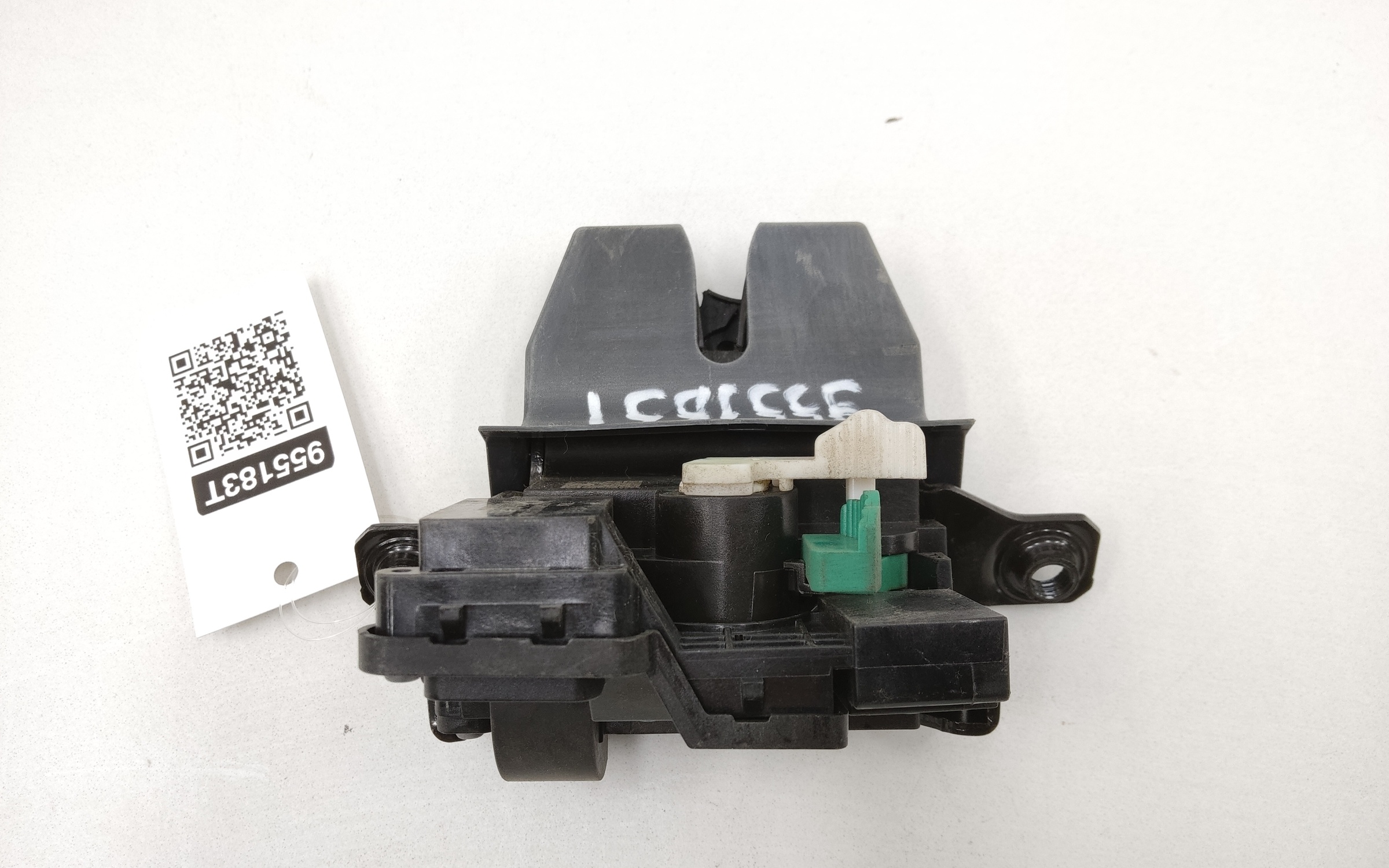 Замок крышки багажника Omoda C5