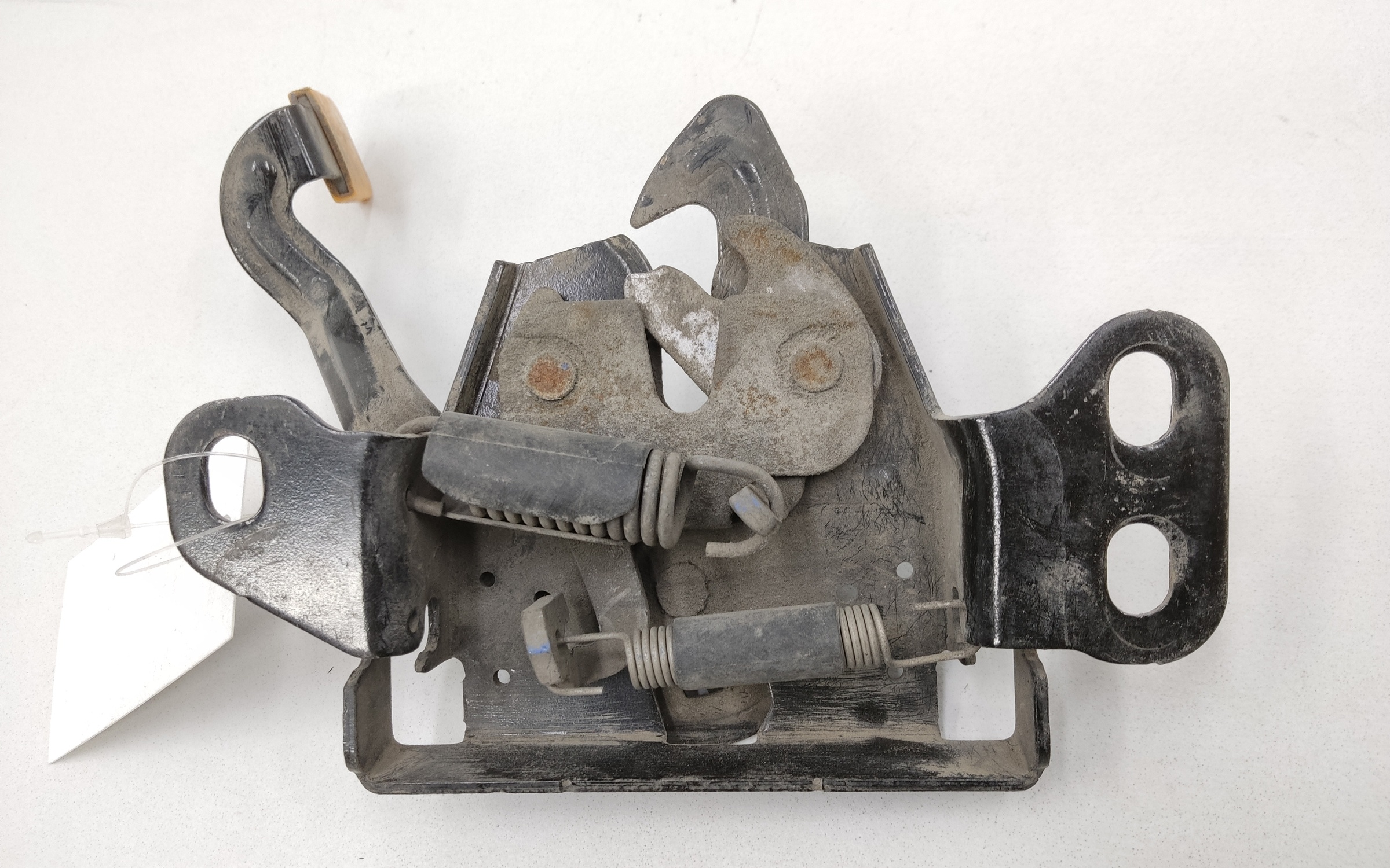 Замок капота Geely Coolray механический