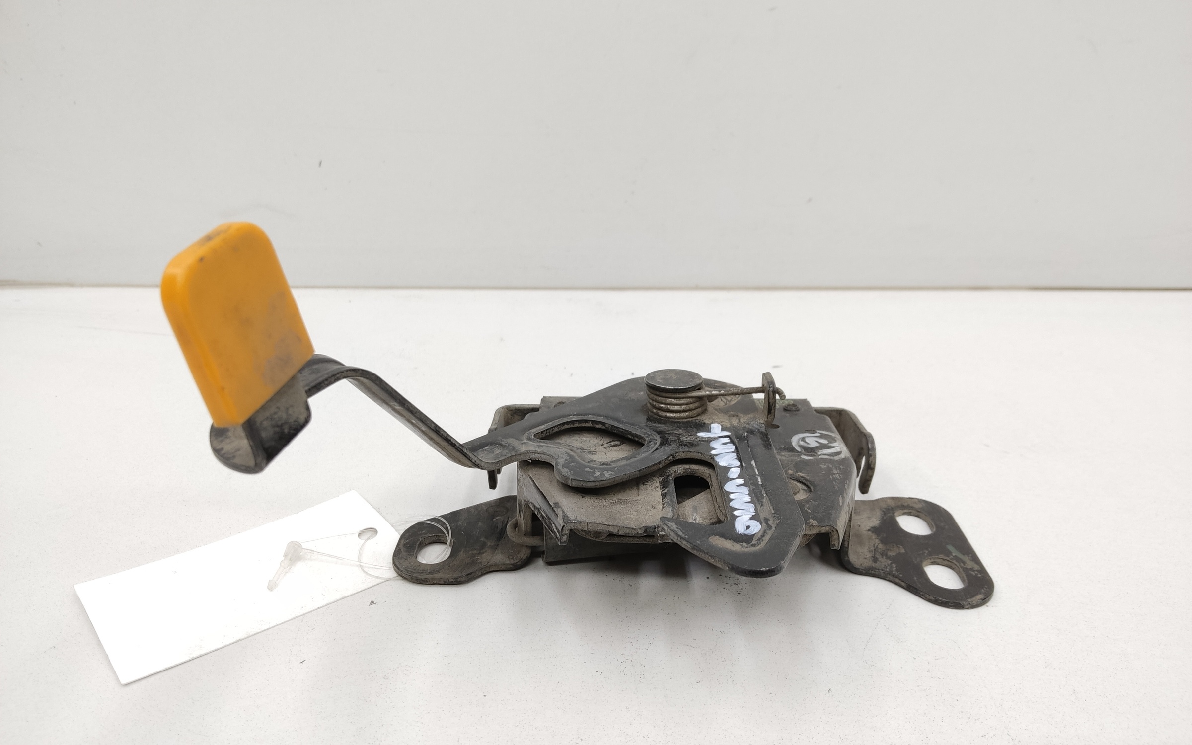 Замок капота Geely Coolray механический