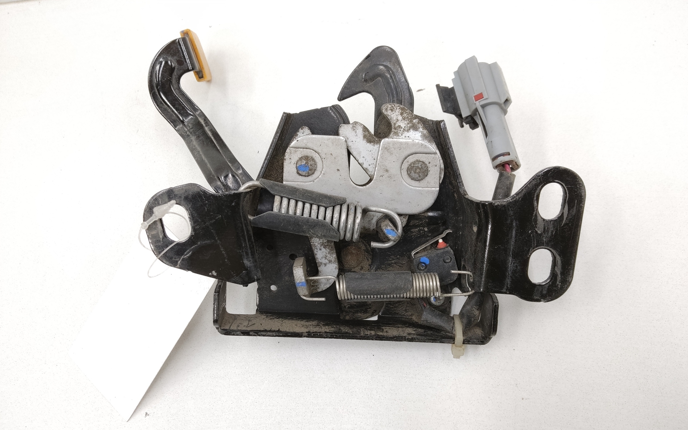 Замок капота Geely Coolray