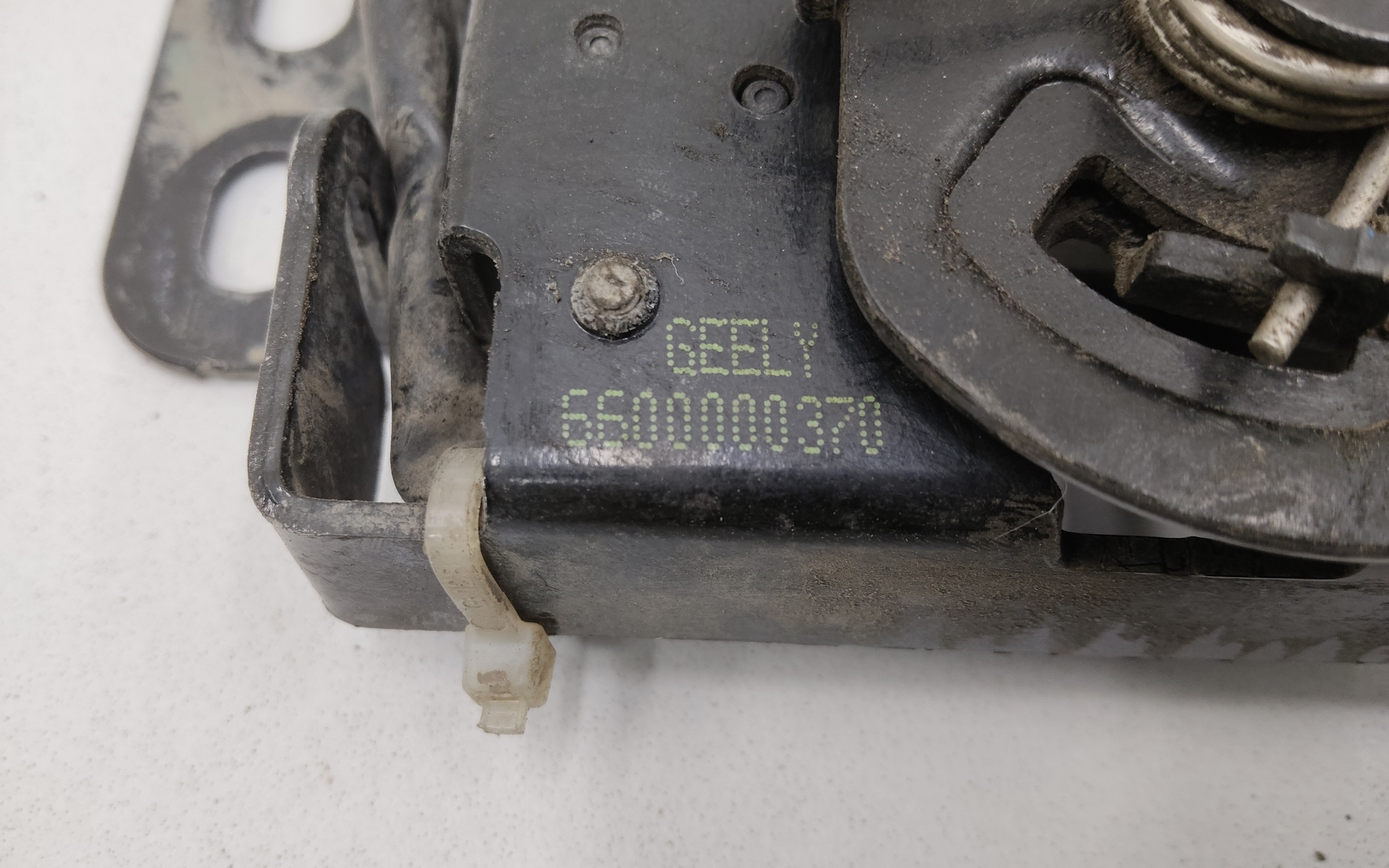 Замок капота Geely Coolray