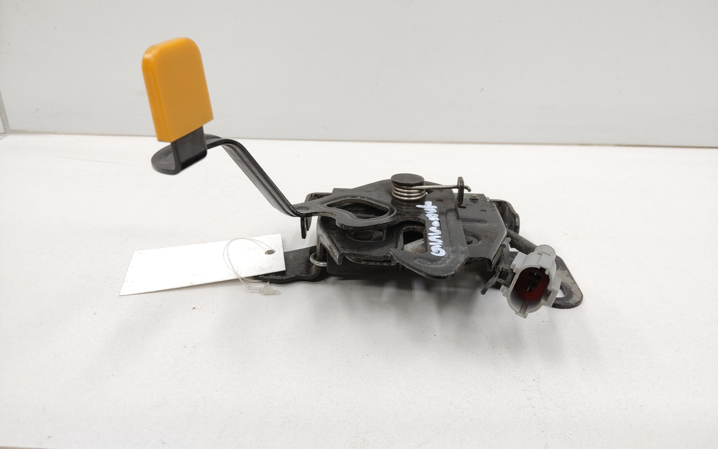 Замок капота Geely Coolray