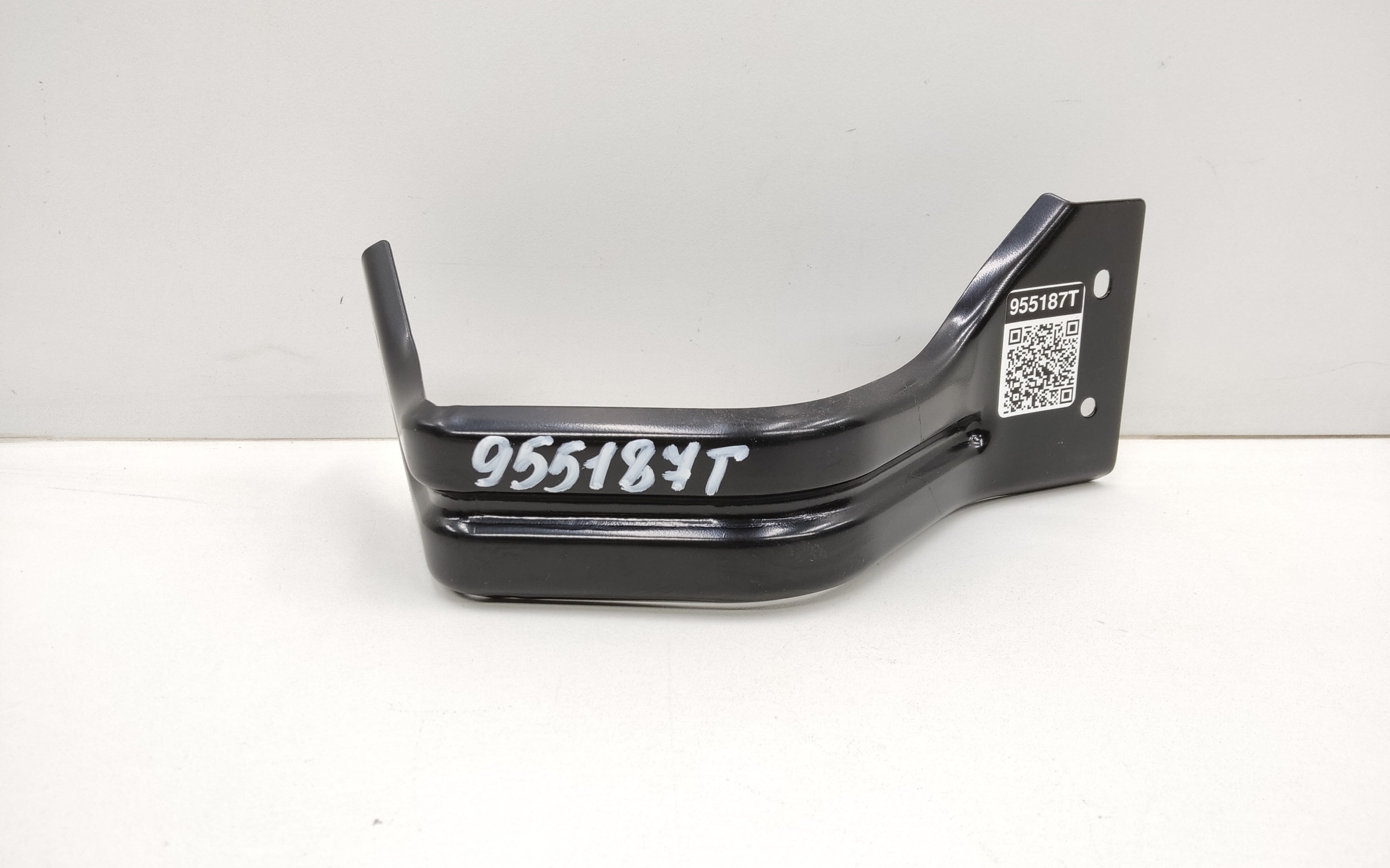 Кронштейн заднего бампера правый нижний Geely Coolray