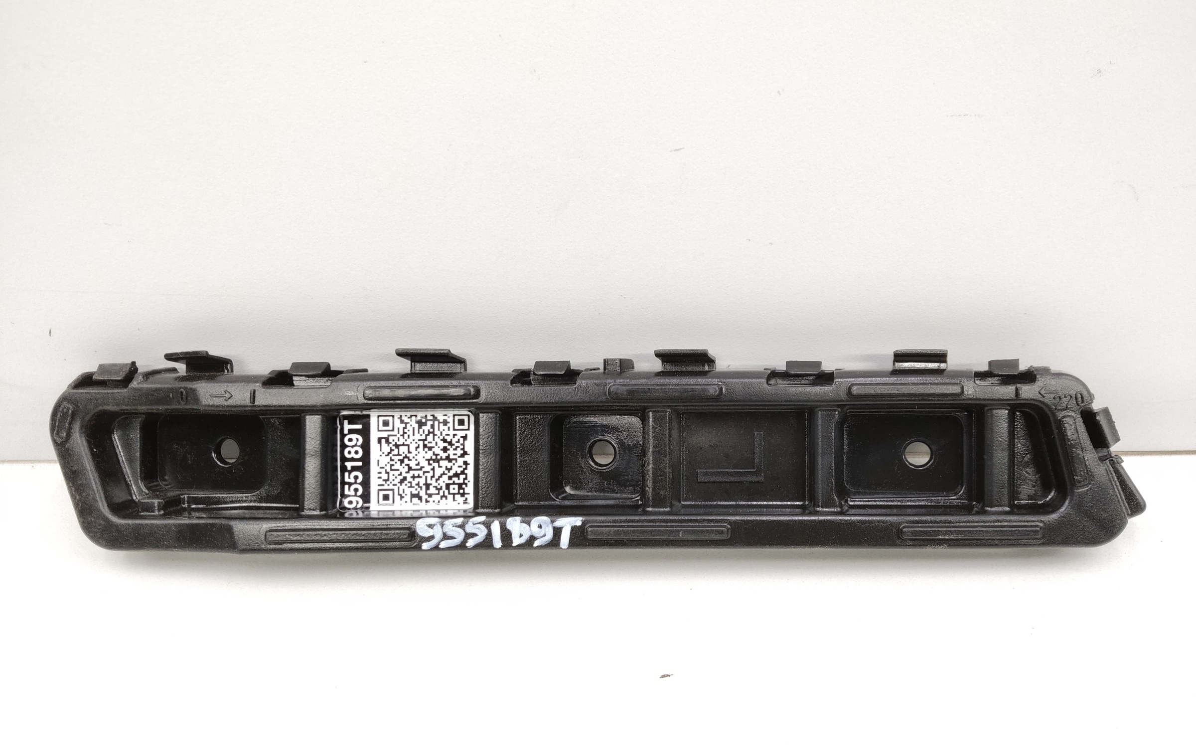 Кронштейн заднего бампера левый верхний Geely Coolray