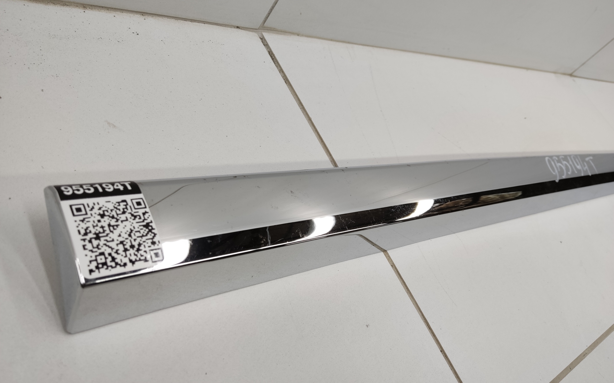 Молдинг хром двери сдвижной левой Voyah Dream