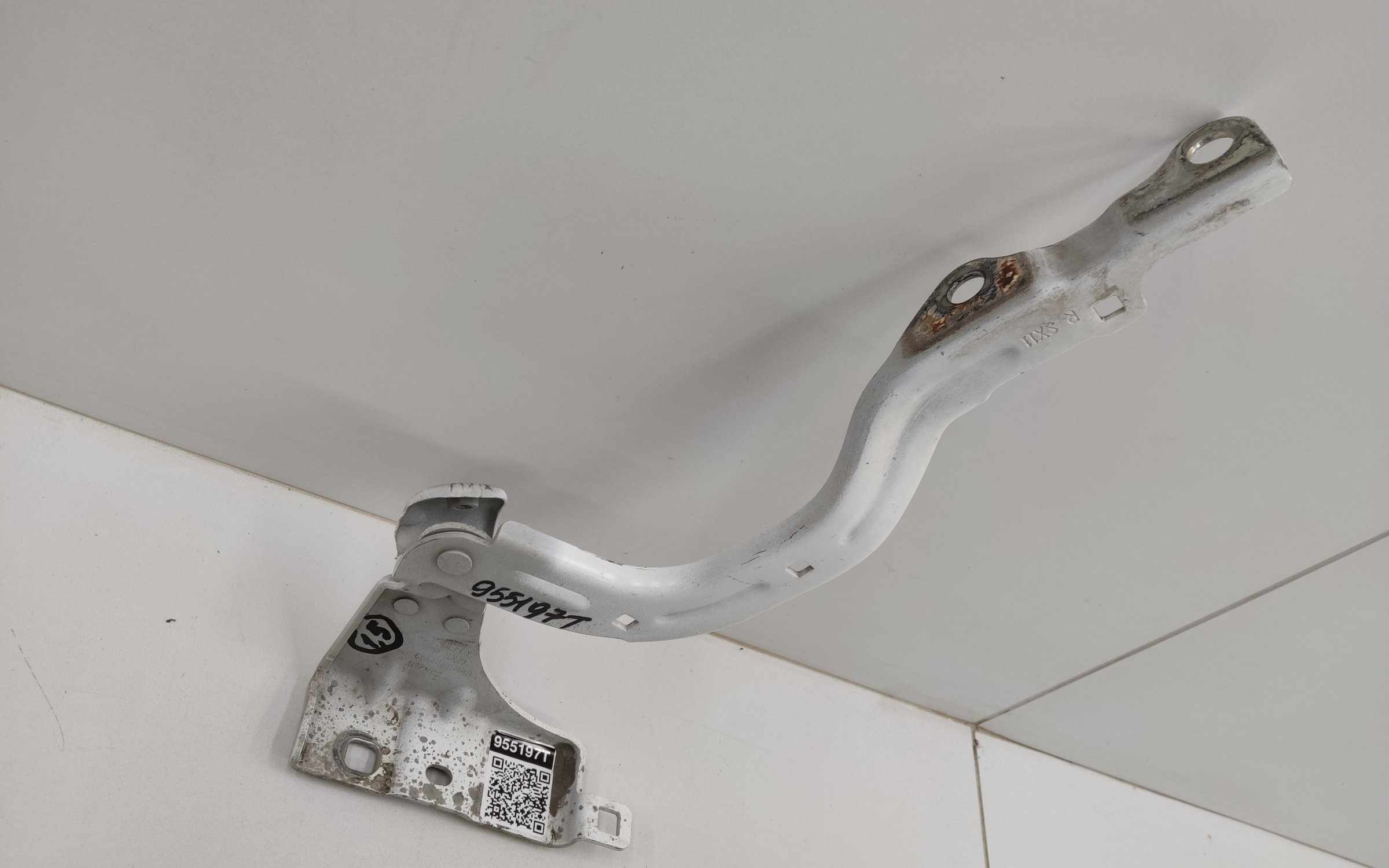 Петля капота правая Geely Coolray