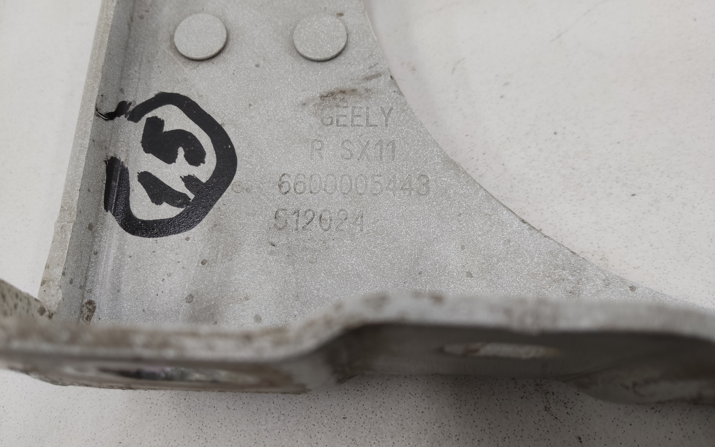 Петля капота правая Geely Coolray