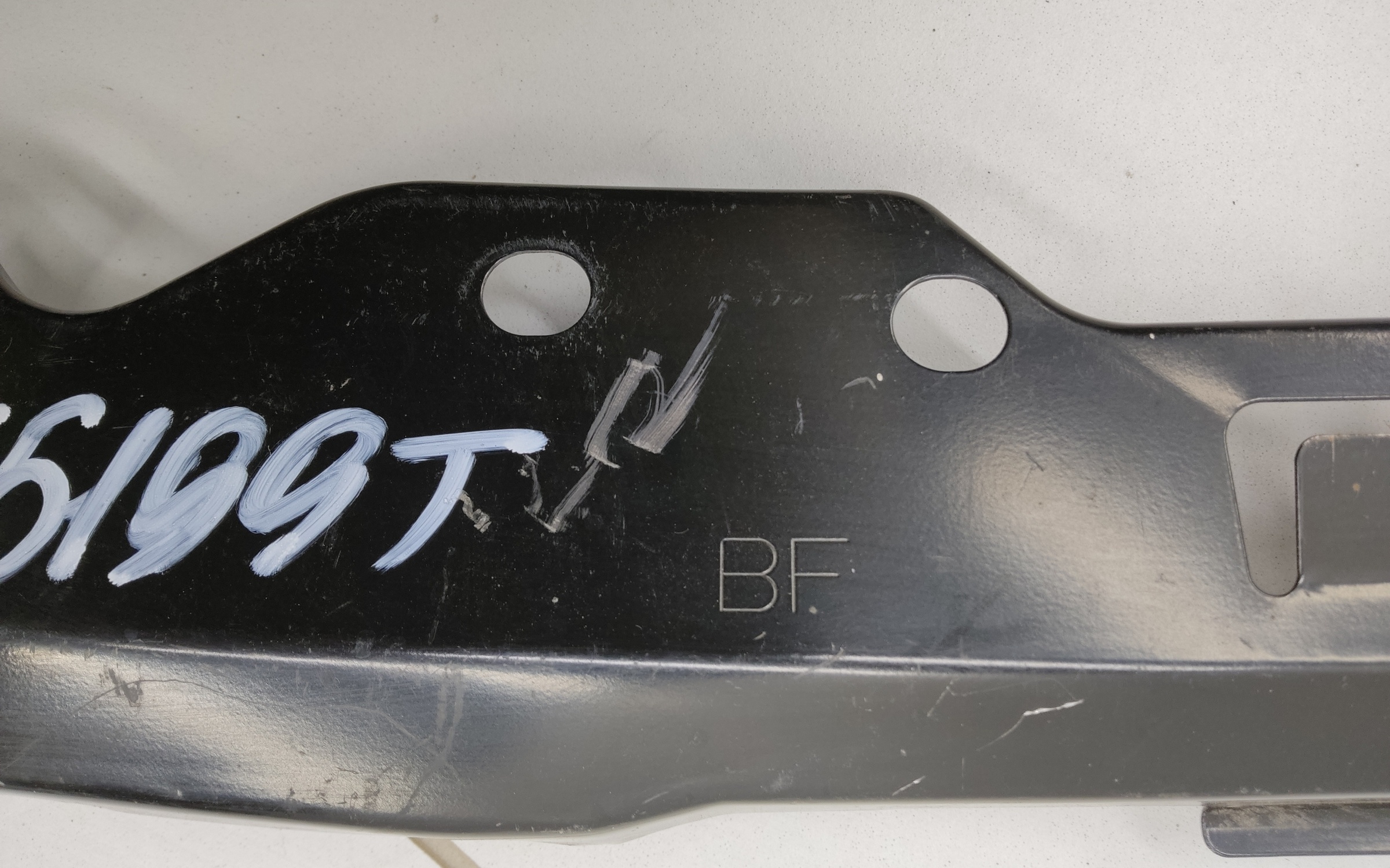 Усилитель переднего бампера верхний Subaru Outback 5