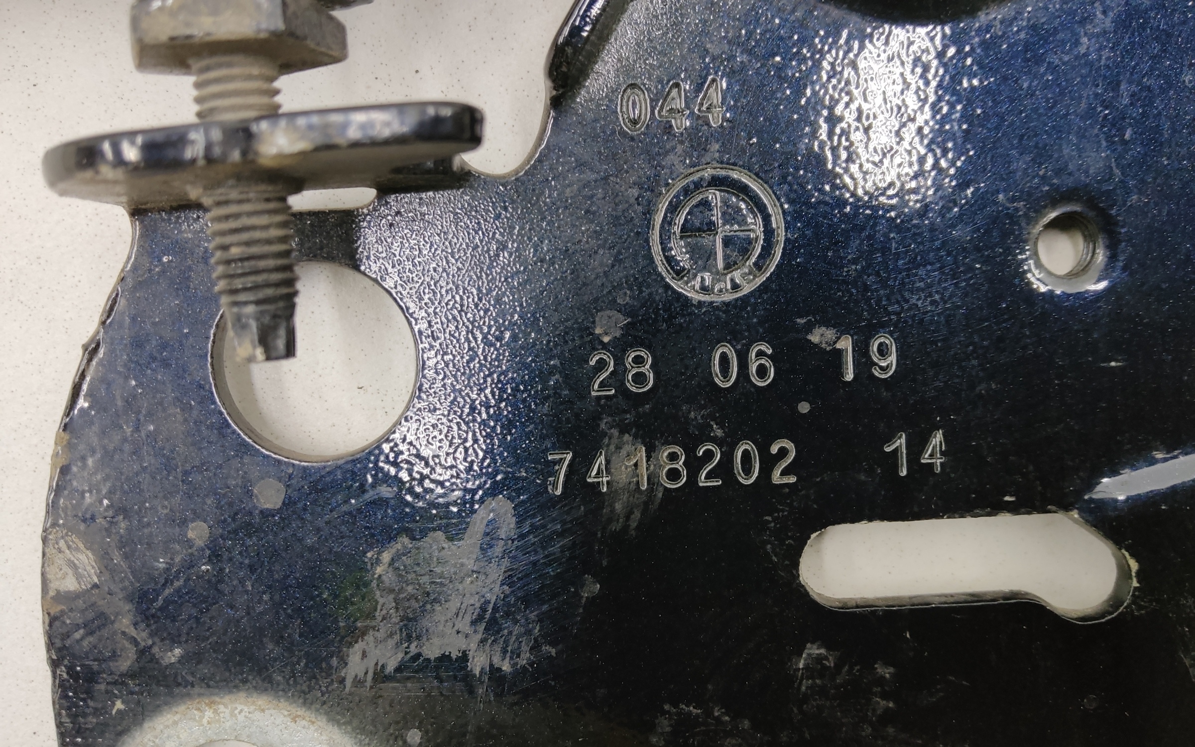 Петля капота правая BMW X5 G05