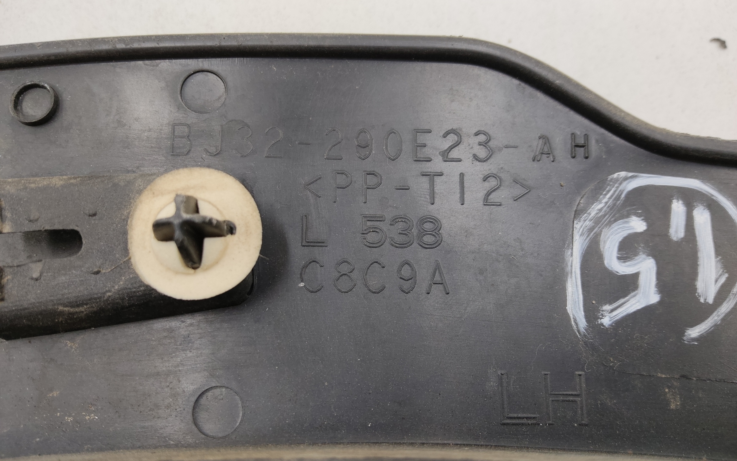 Накладка крыла заднего левого Land Rover Range Rover Evoque 1