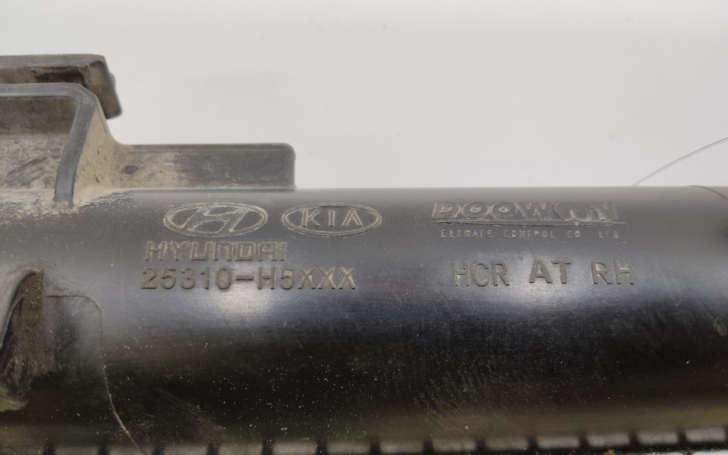 Радиатор охлаждения двигателя Hyundai Solaris 2 A/T