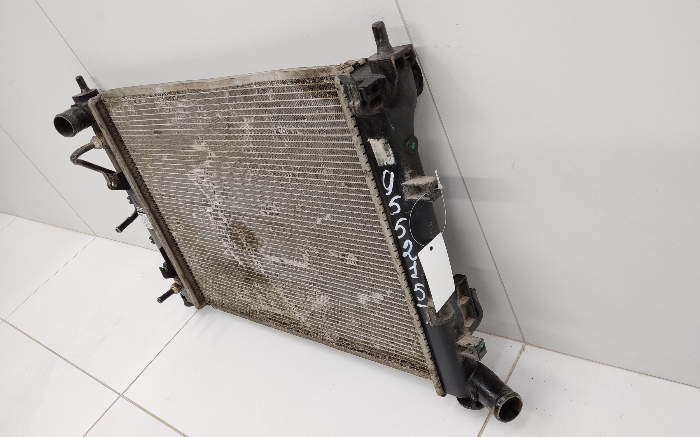 Радиатор охлаждения двигателя Hyundai Solaris 2 A/T