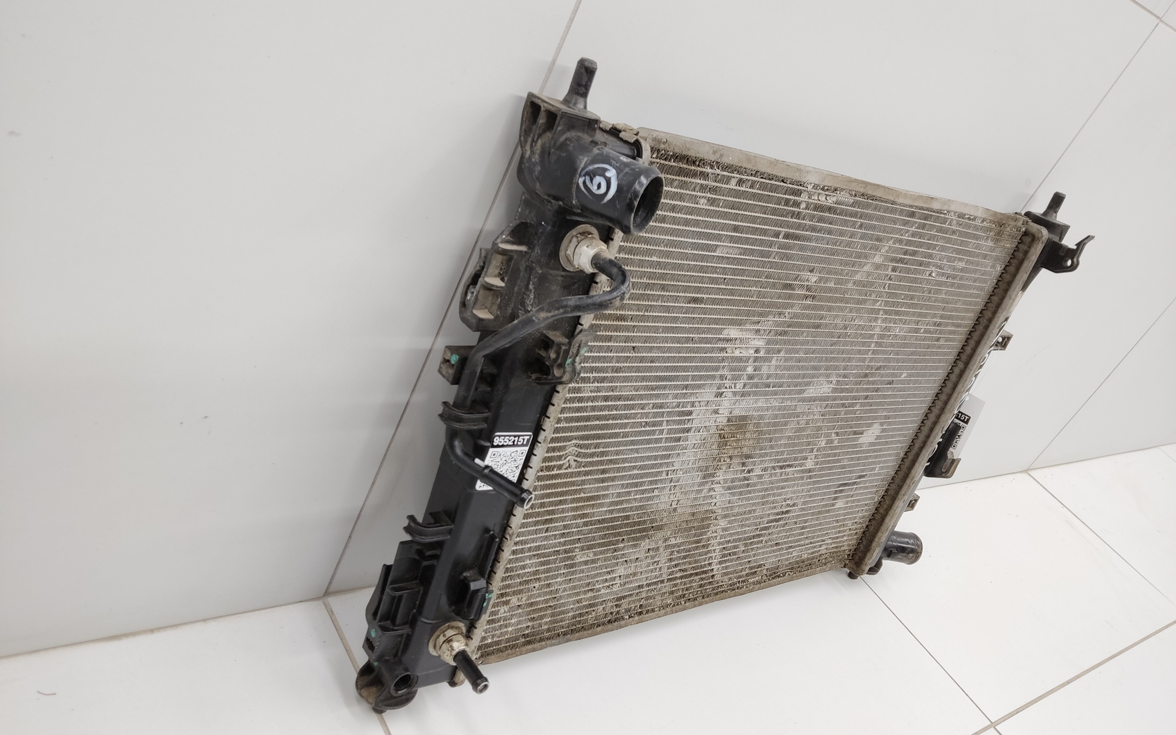 Радиатор охлаждения двигателя Hyundai Solaris 2 A/T