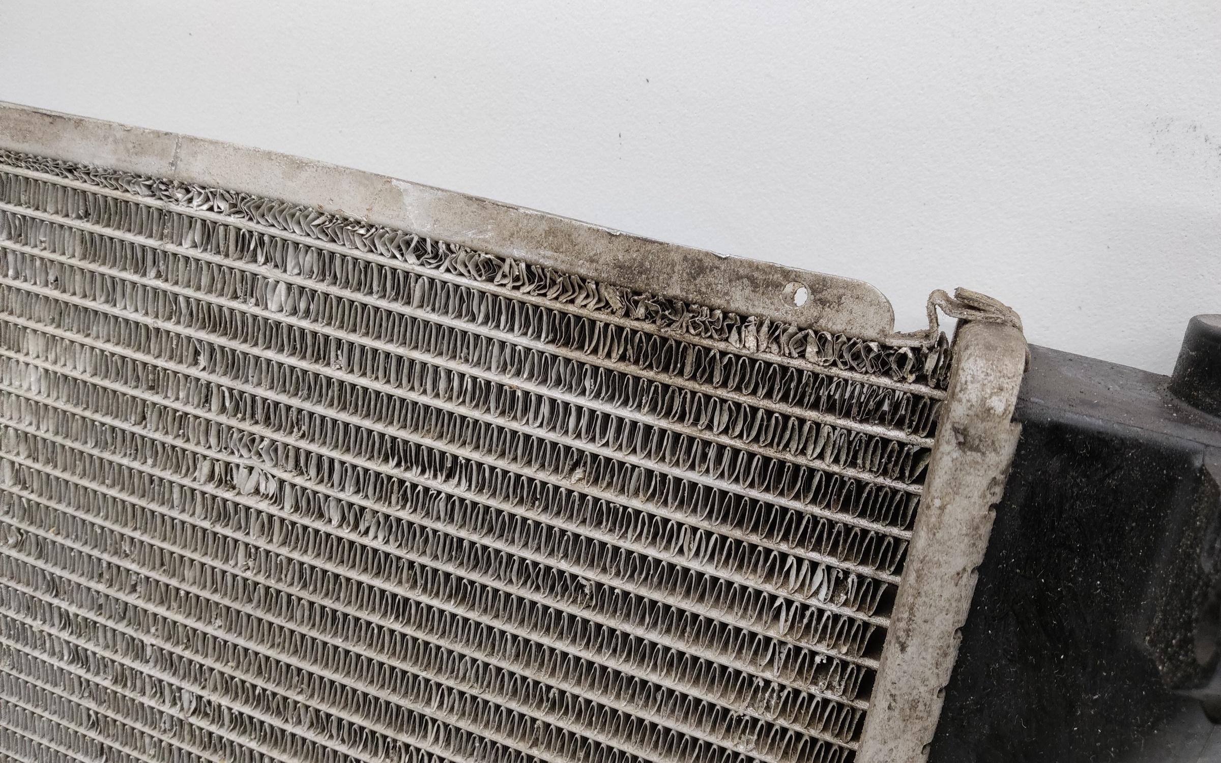 Радиатор охлаждения двигателя Hyundai Solaris 2 A/T