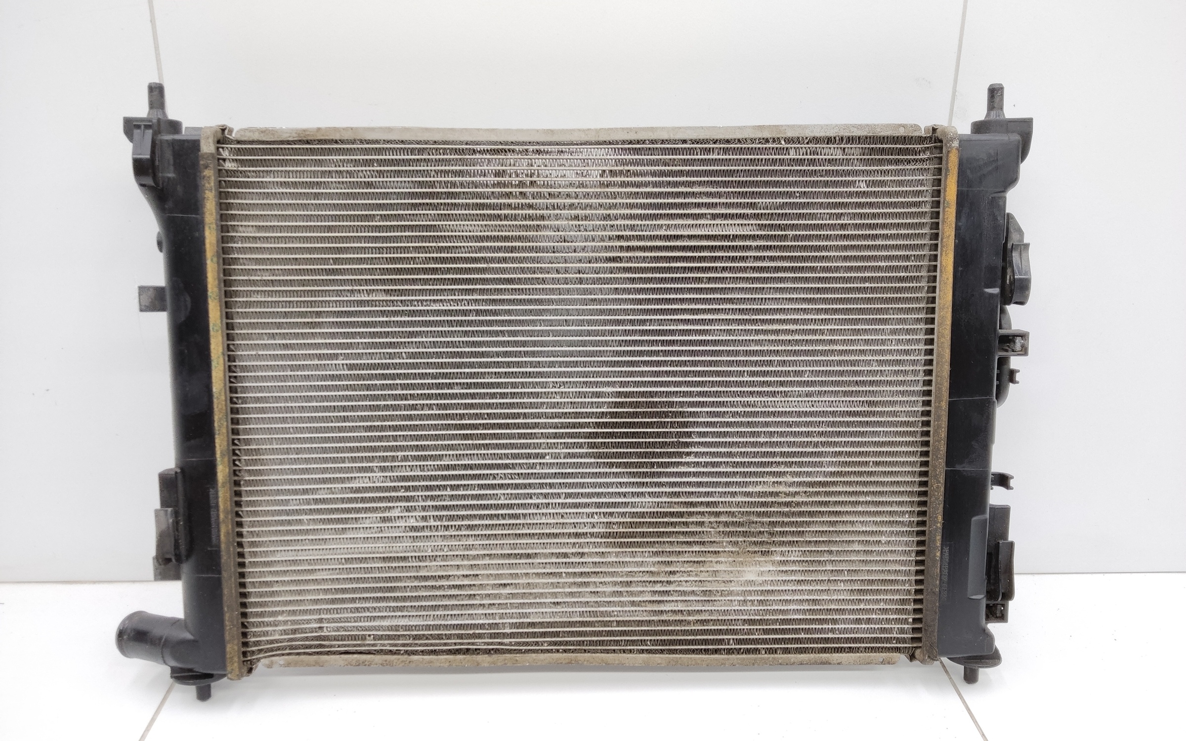 Радиатор охлаждения двигателя Hyundai Solaris 2 A/T