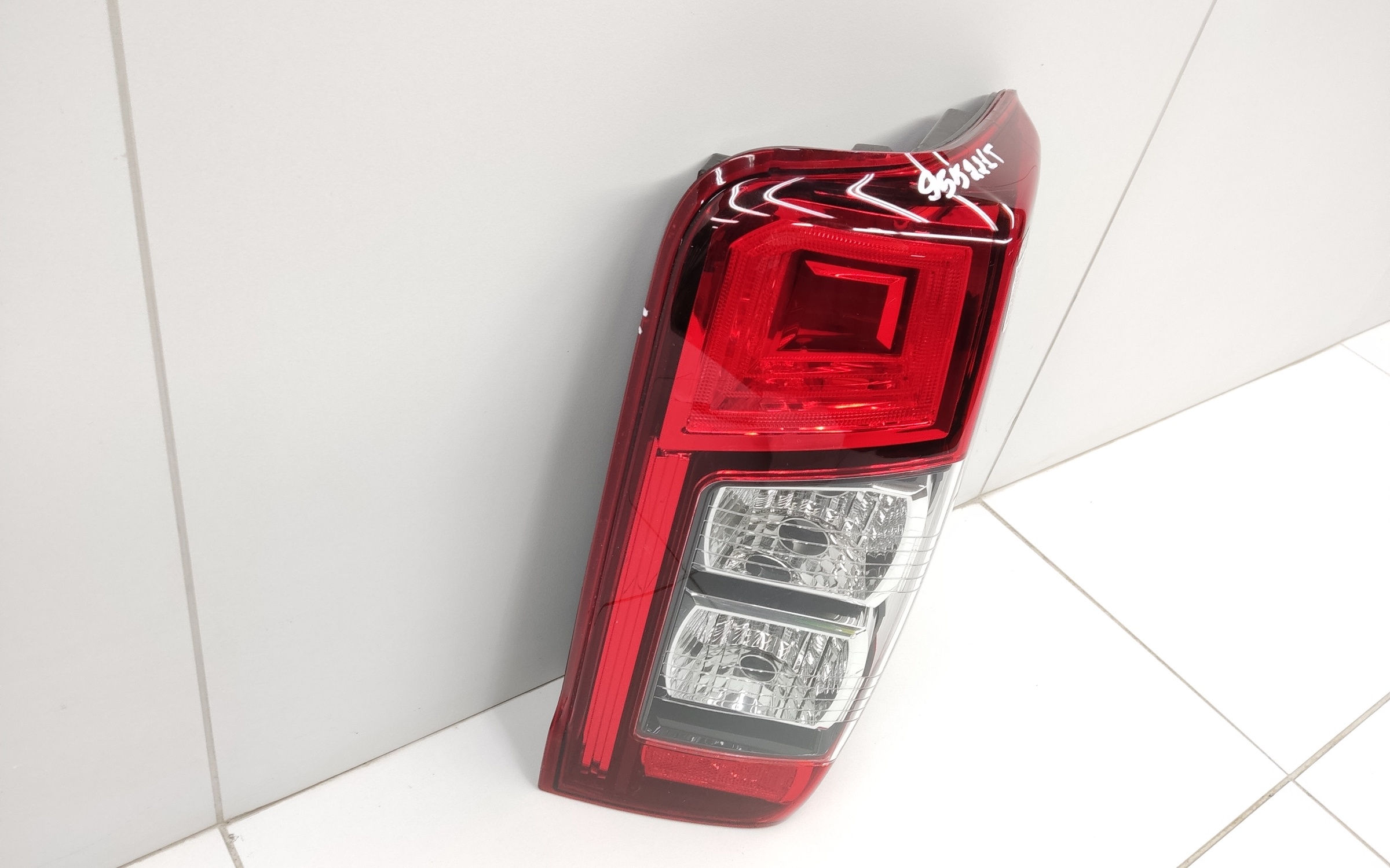 Фонарь задний правый Mitsubishi L200 5 Restail