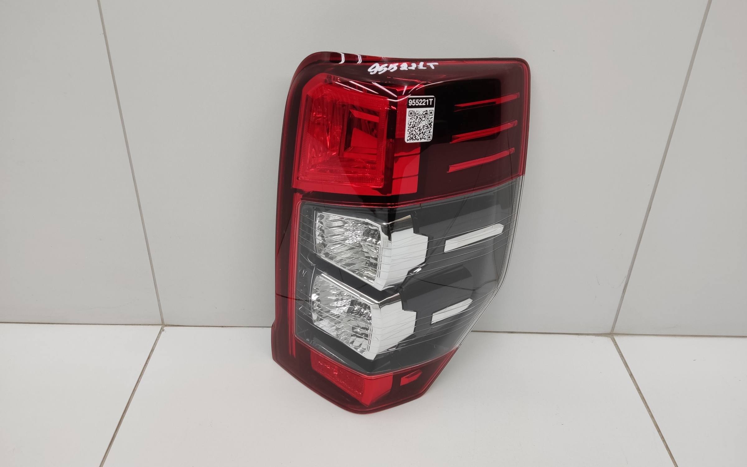 Фонарь задний правый Mitsubishi L200 5 Restail