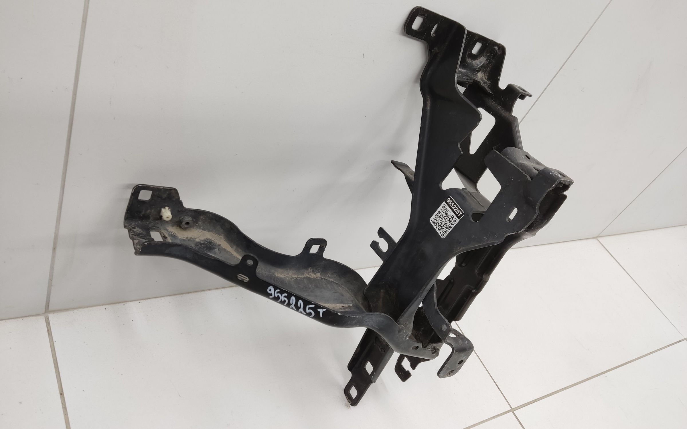 Кронштейн фары передней правой BMW X5 G05