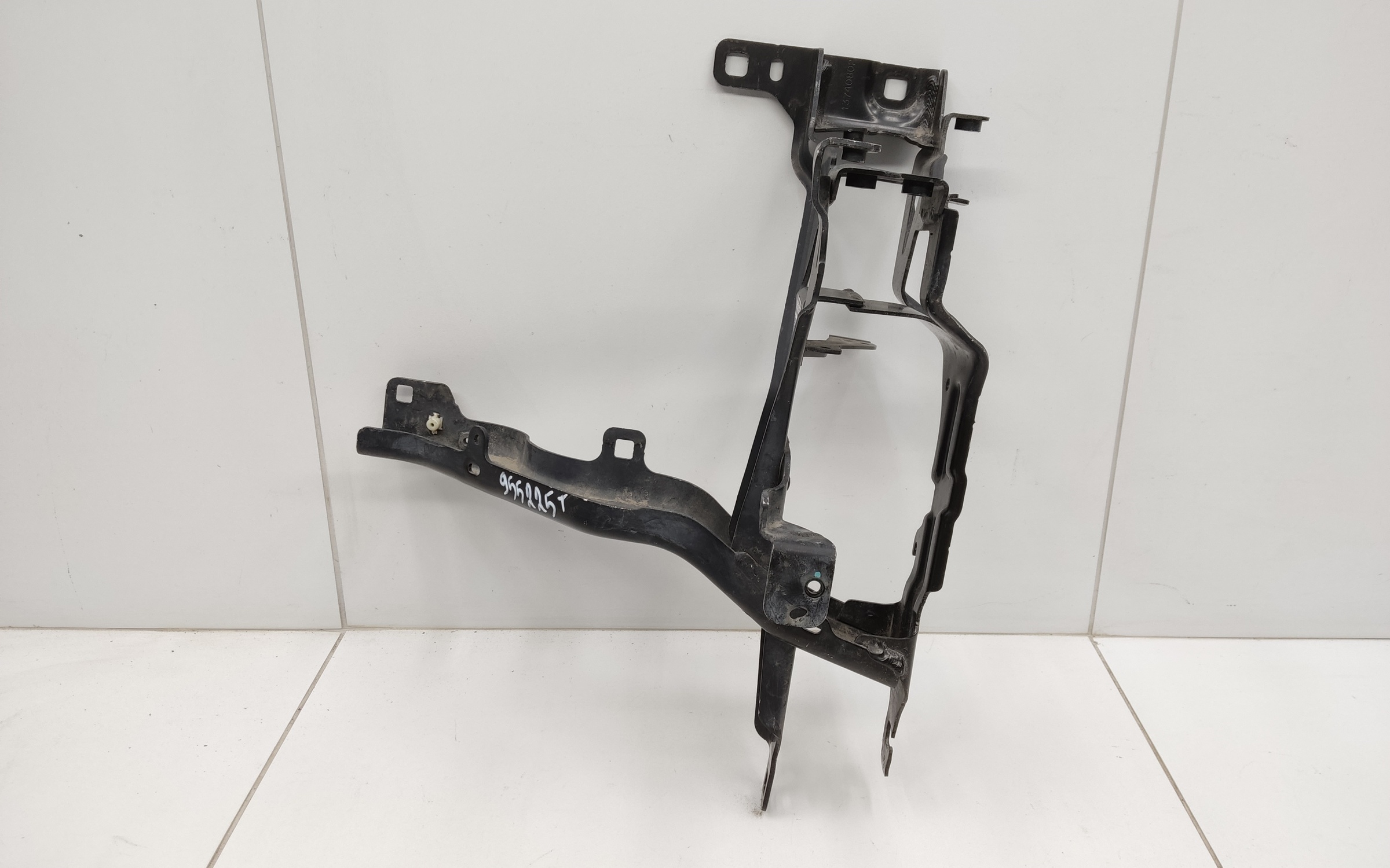 Кронштейн фары передней правой BMW X5 G05