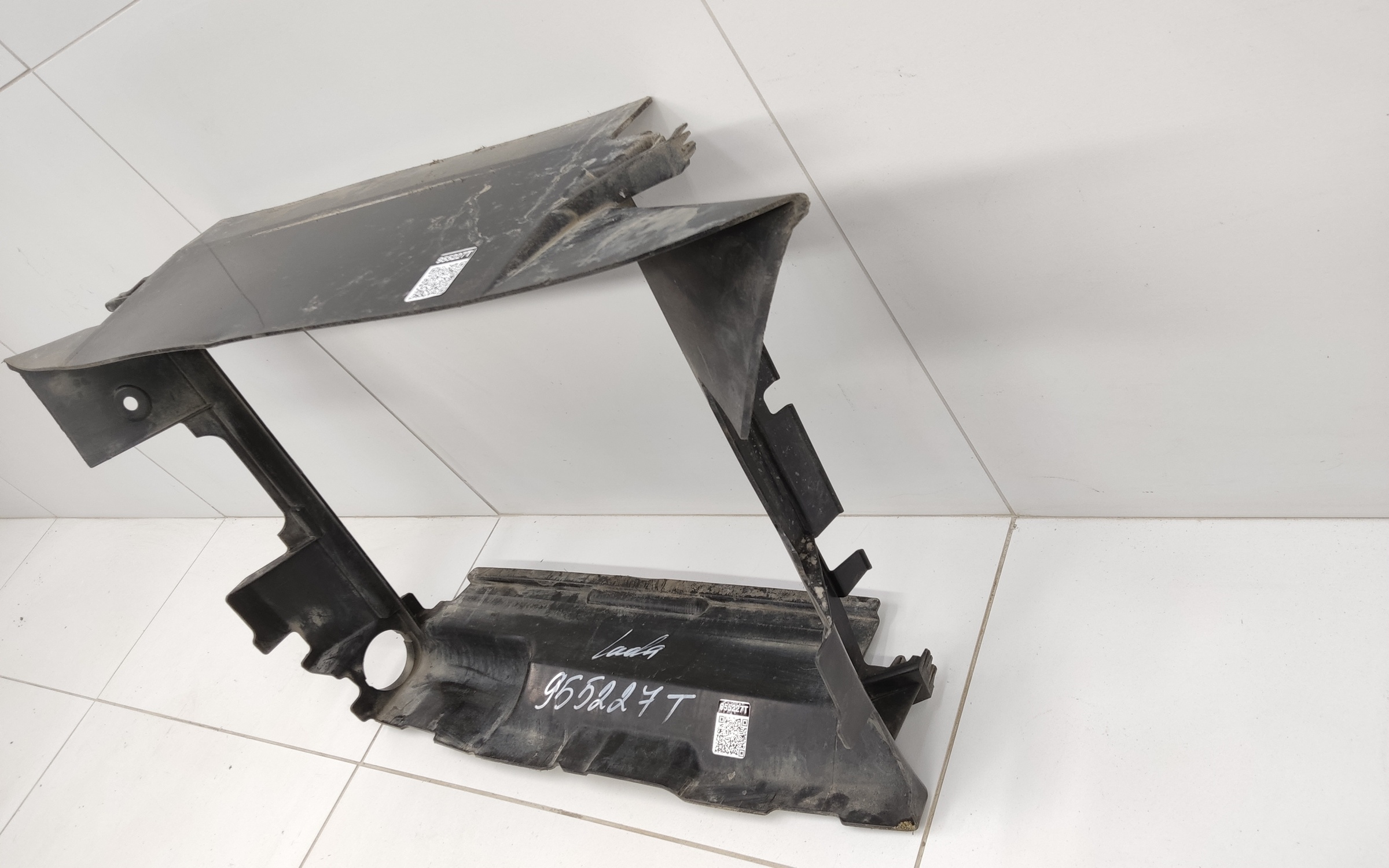 Дефлектор радиатора Lada Vesta