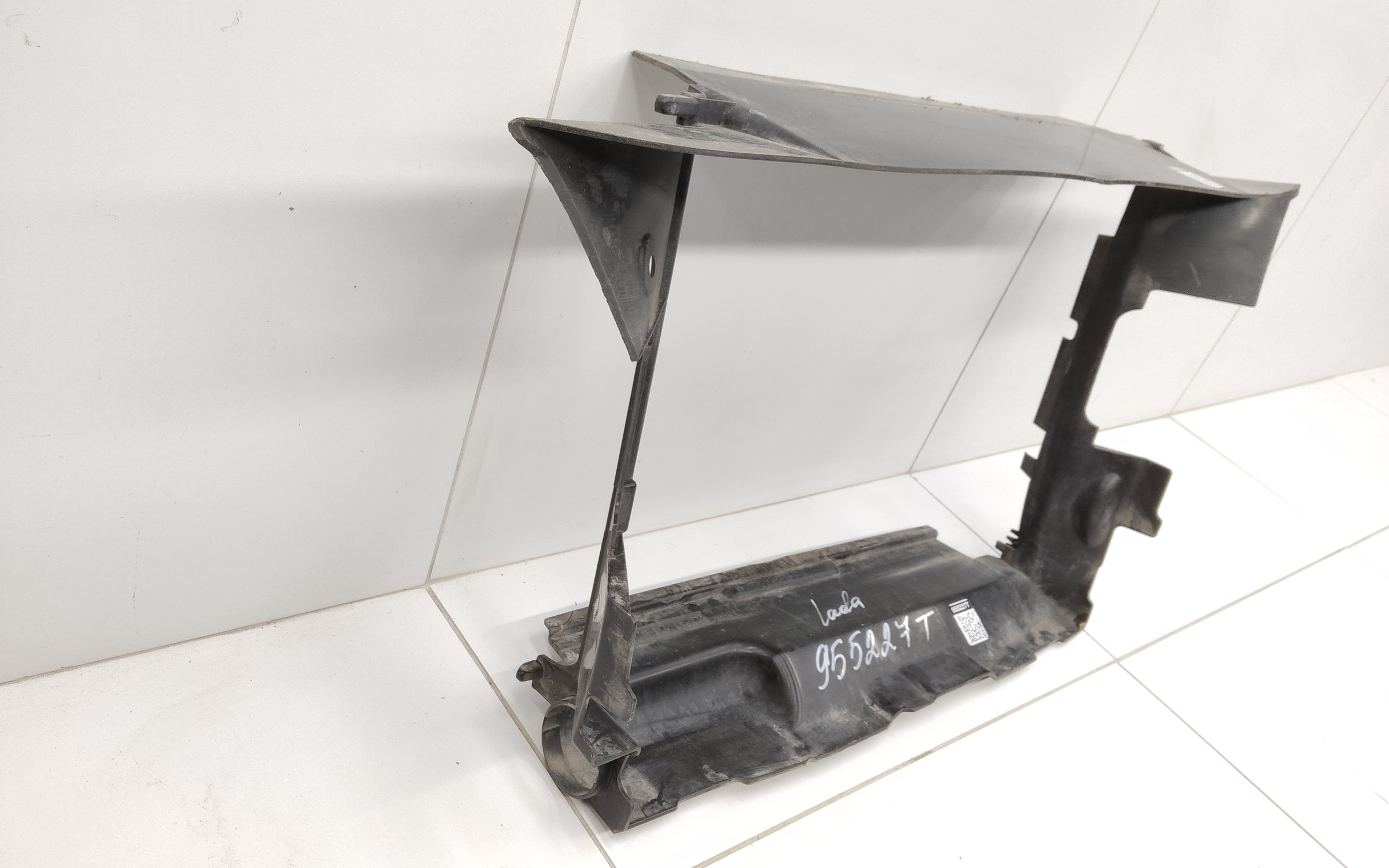 Дефлектор радиатора Lada Vesta