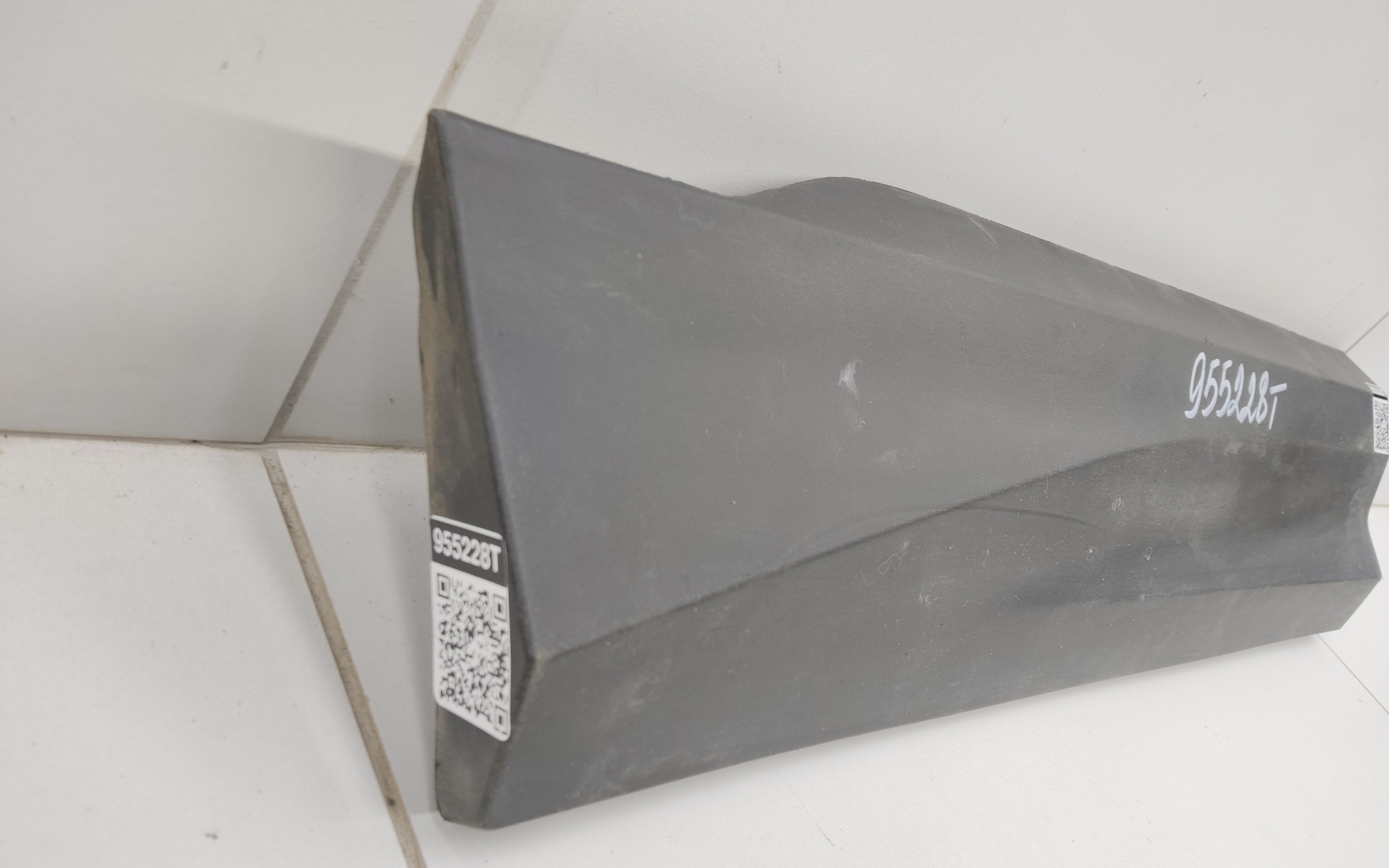 Накладка двери задней правой Geely Coolray Restail