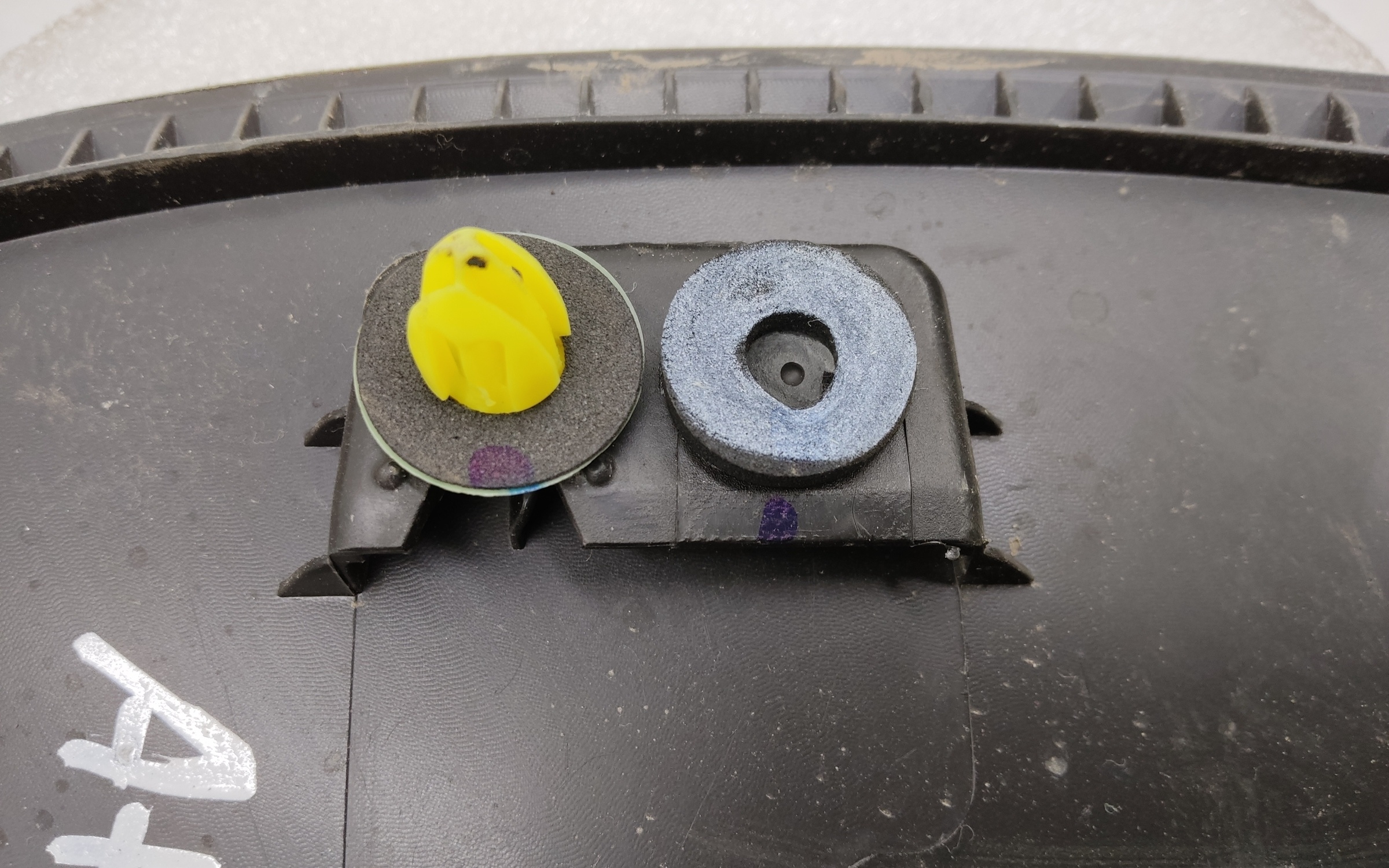 Накладка арки двери задней правой Geely Atlas 2