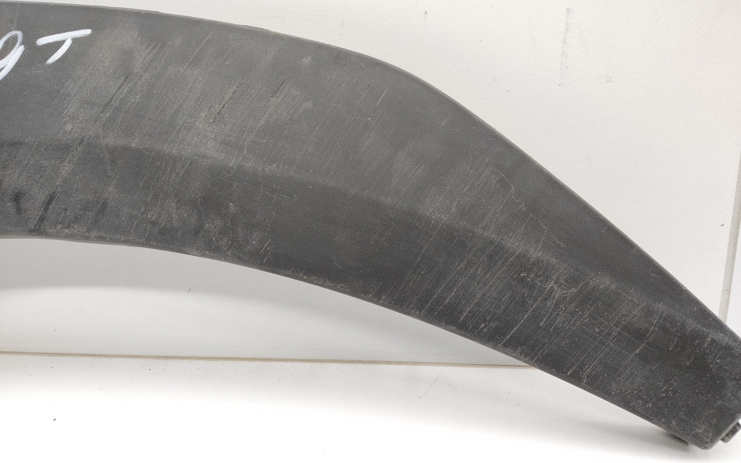 Накладка арки двери задней правой Geely Atlas 2