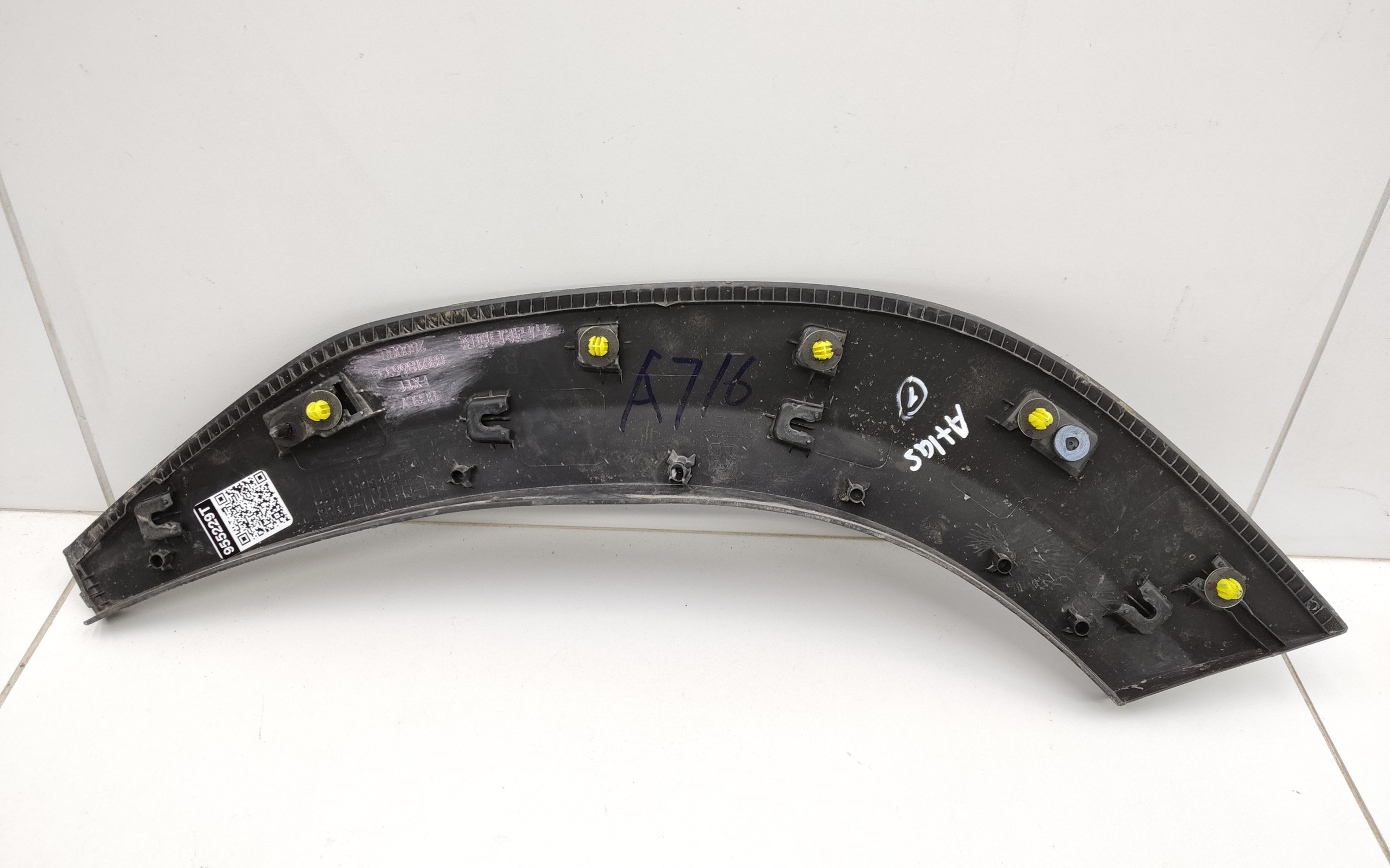 Накладка арки двери задней правой Geely Atlas 2