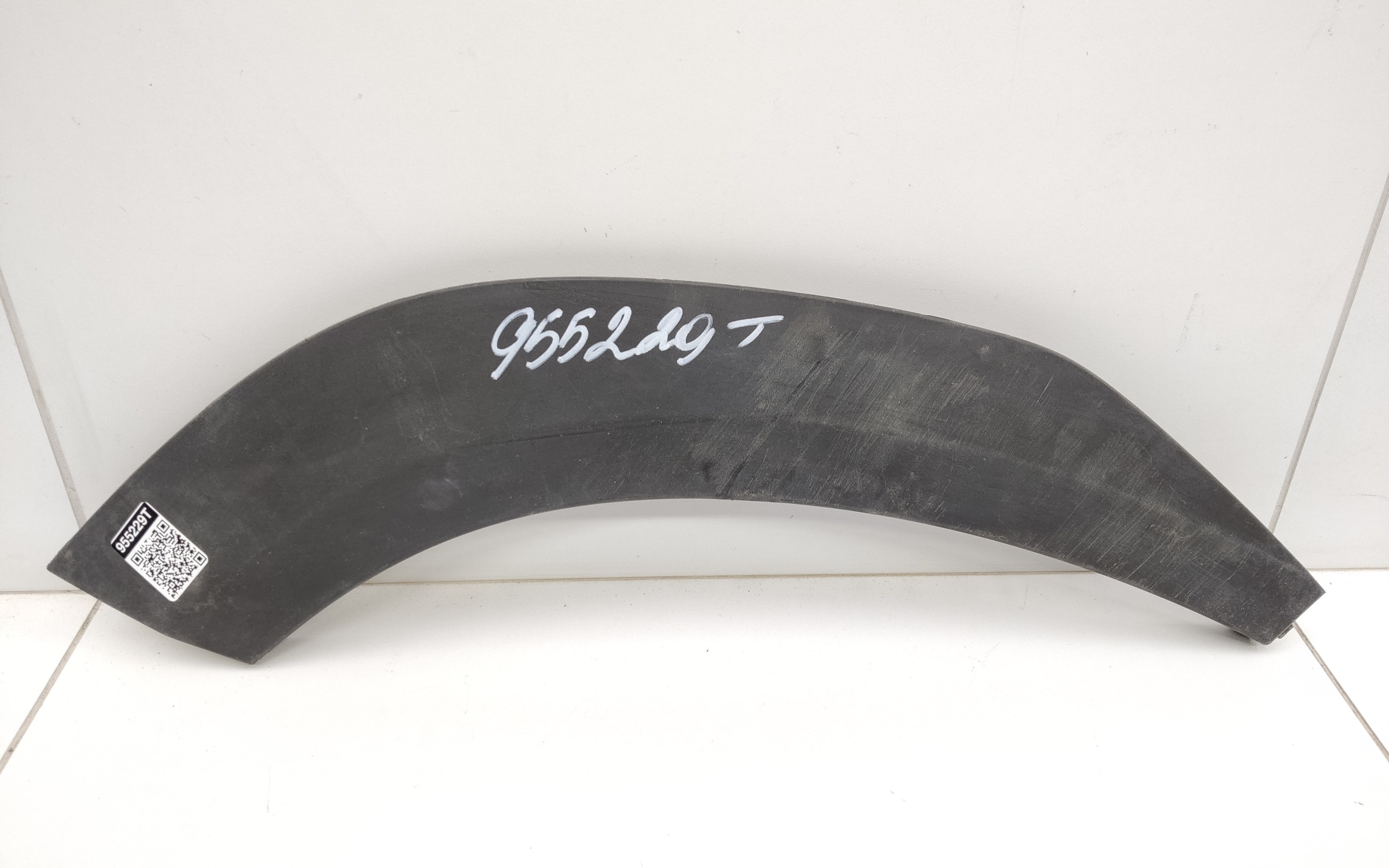 Накладка арки двери задней правой Geely Atlas 2