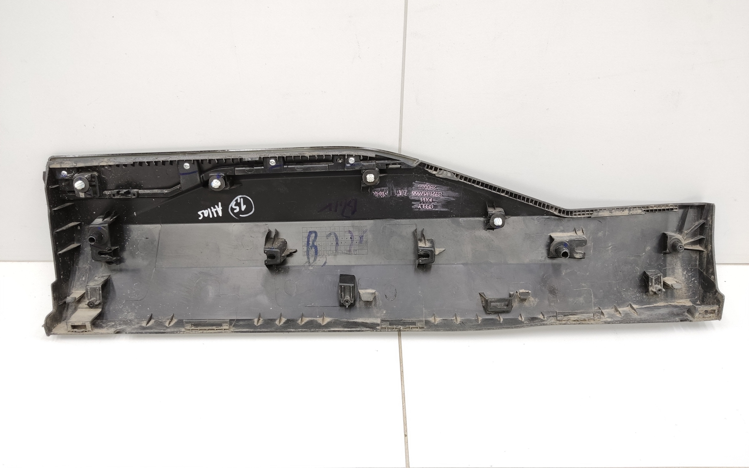 Накладка двери задней правой Geely Atlas 2