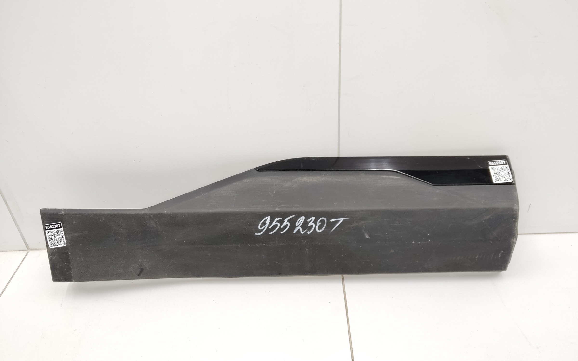 Накладка двери задней правой Geely Atlas 2