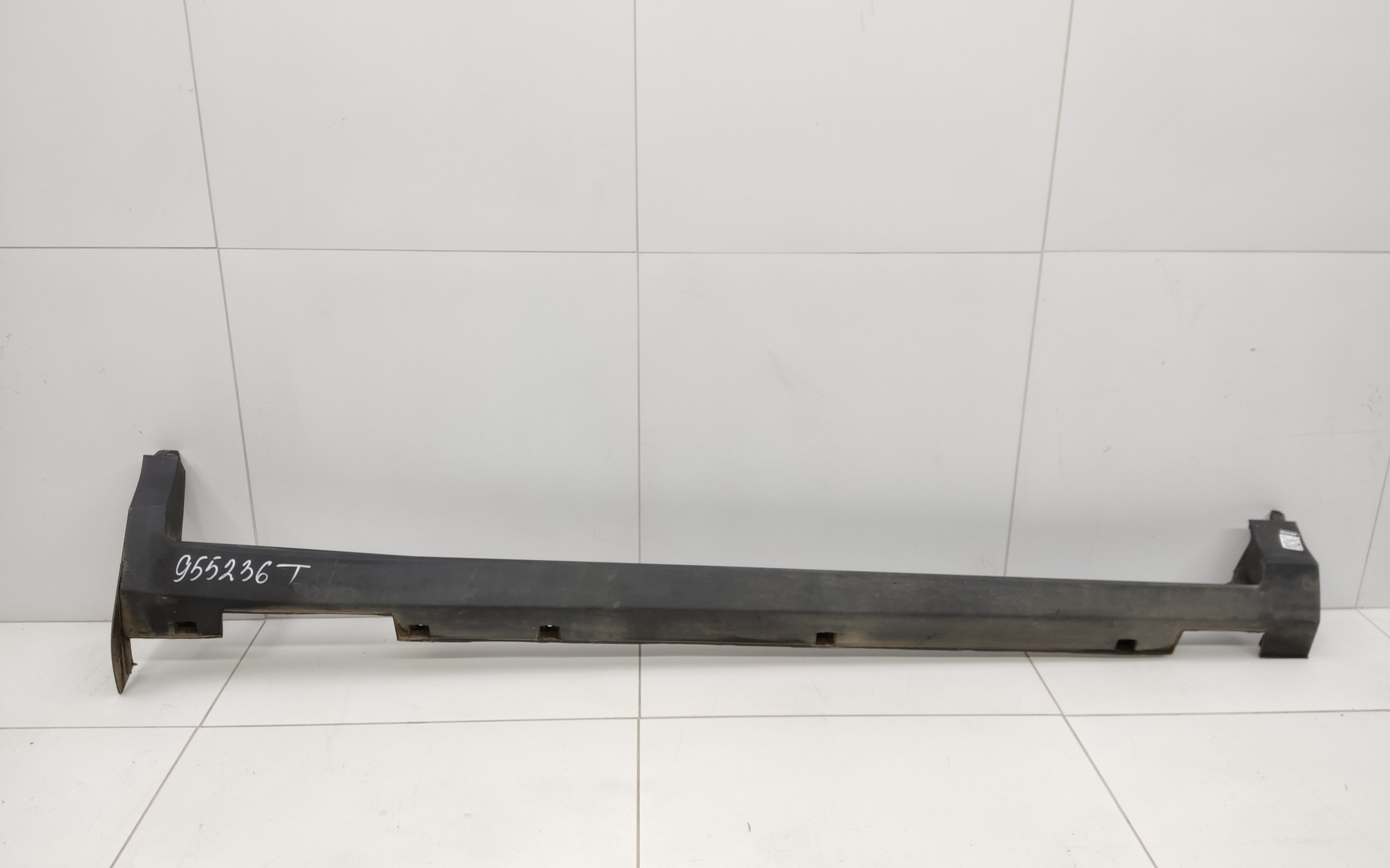 Накладка порога правого Geely Coolray