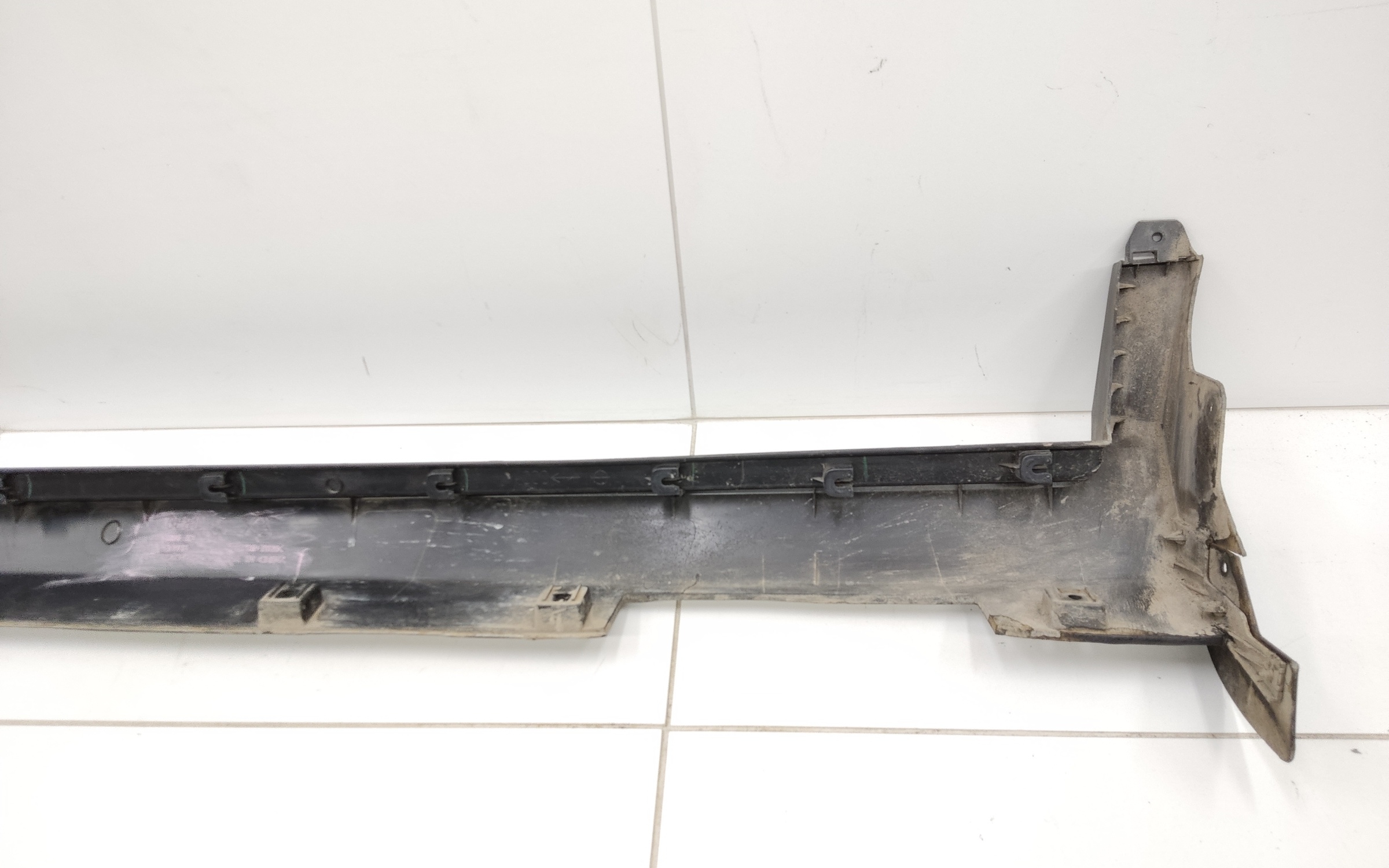 Накладка порога правого Geely Coolray