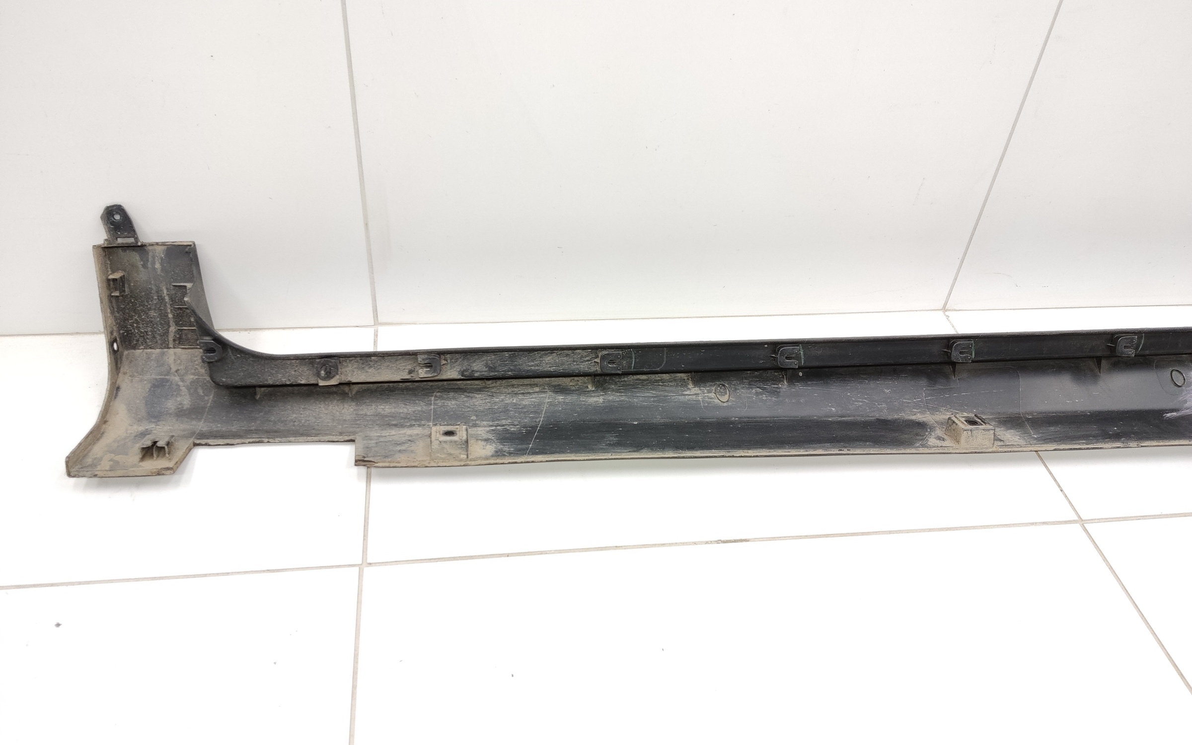 Накладка порога правого Geely Coolray