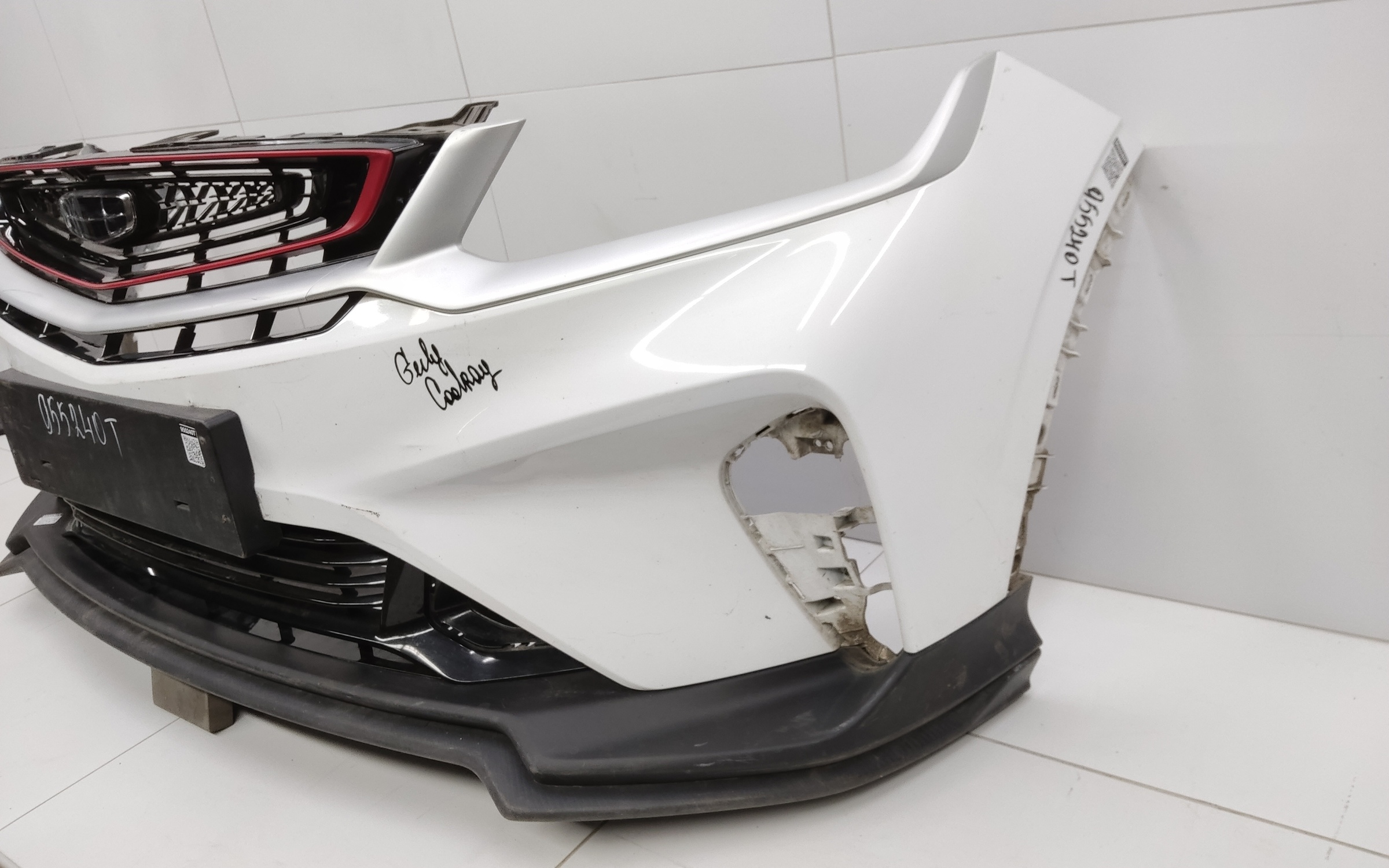 Бампер передний Geely Coolray без парктроников