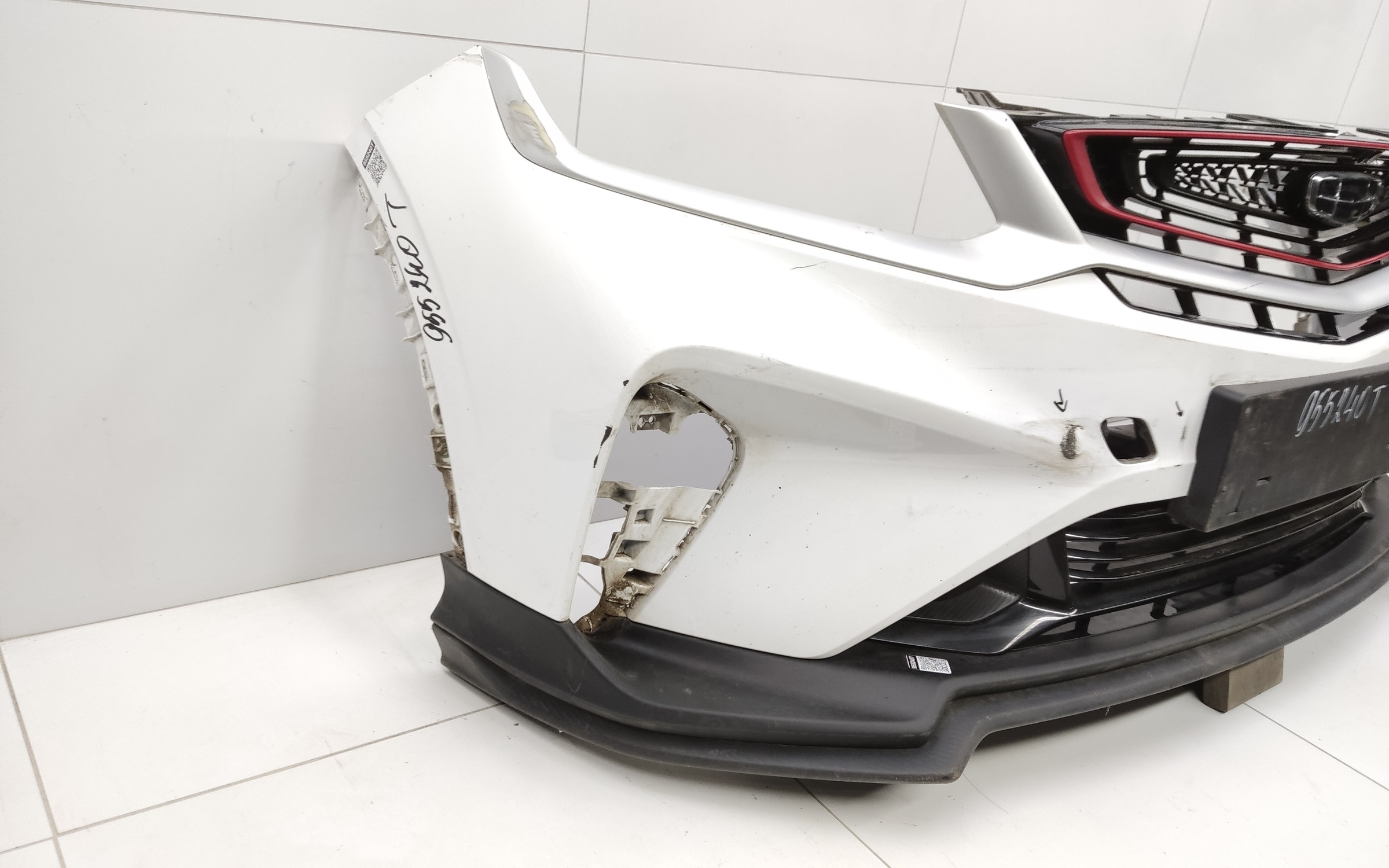 Бампер передний Geely Coolray без парктроников